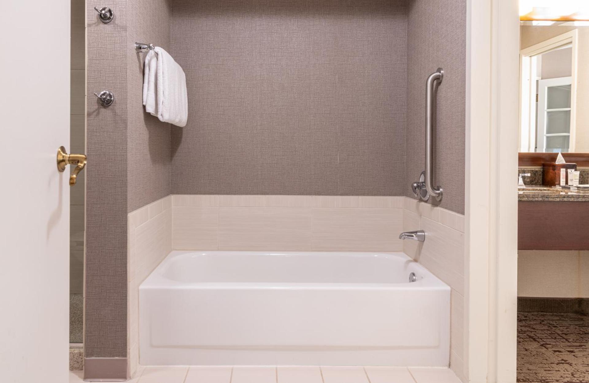 Chicago Marriott Suites Deerfield photo 27