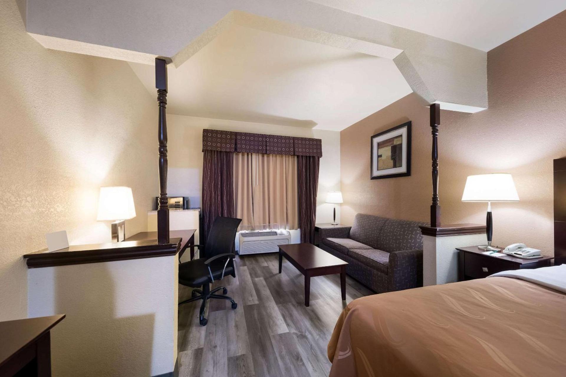 Quality Inn & Suites Terrell photo 9