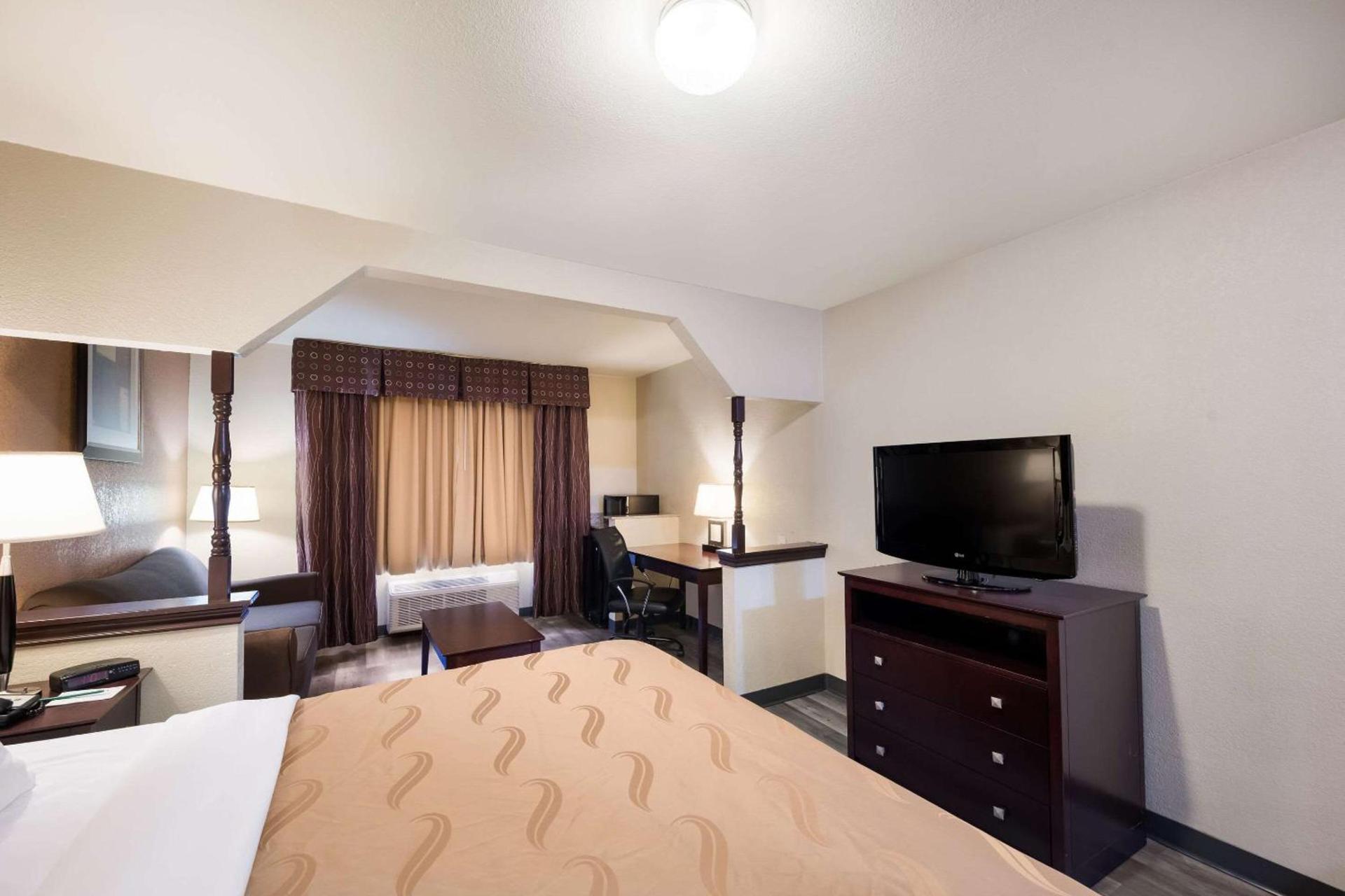 Quality Inn & Suites Terrell photo 11