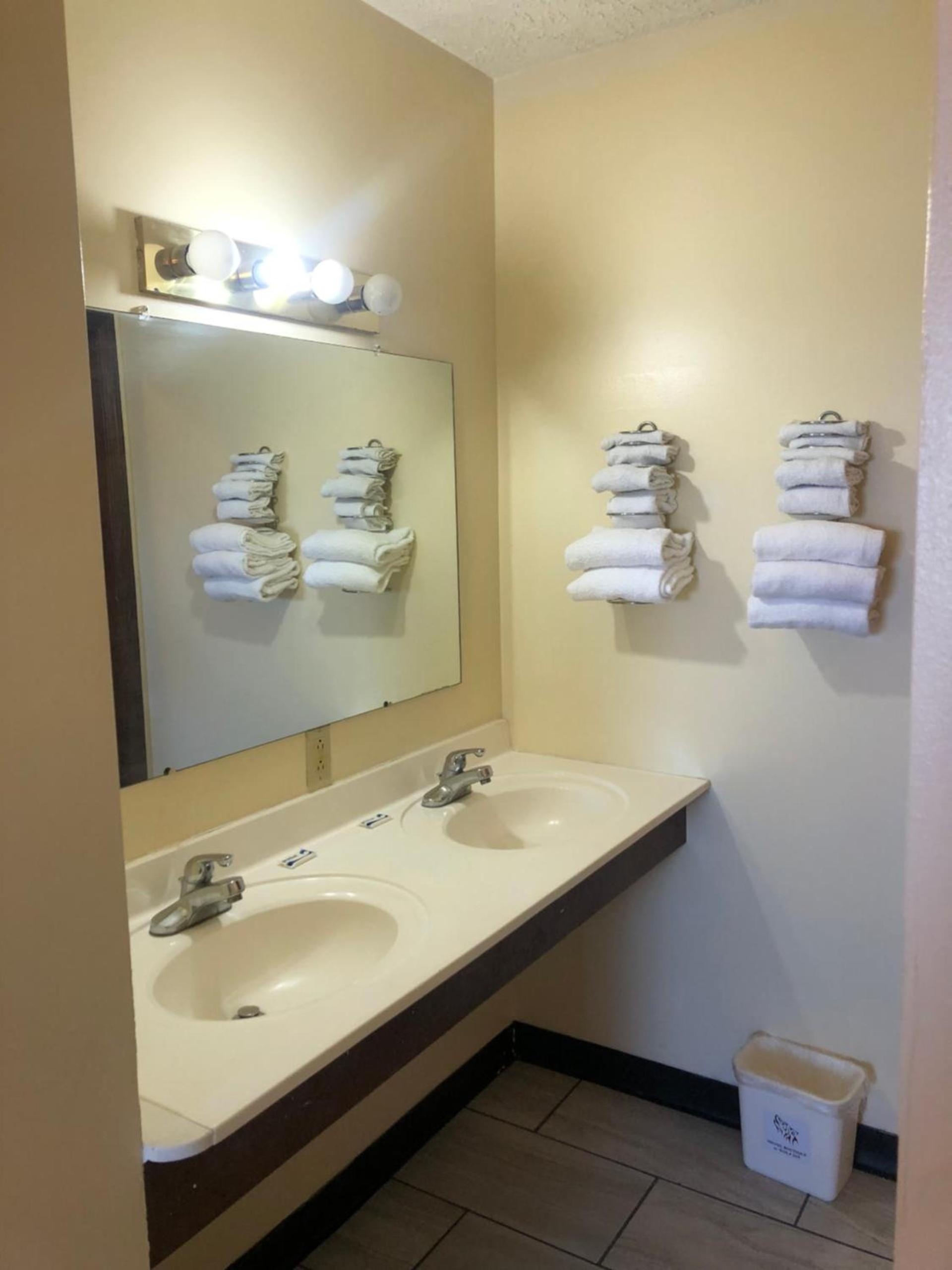 Motel Boutique by Wolf Inn photo 7
