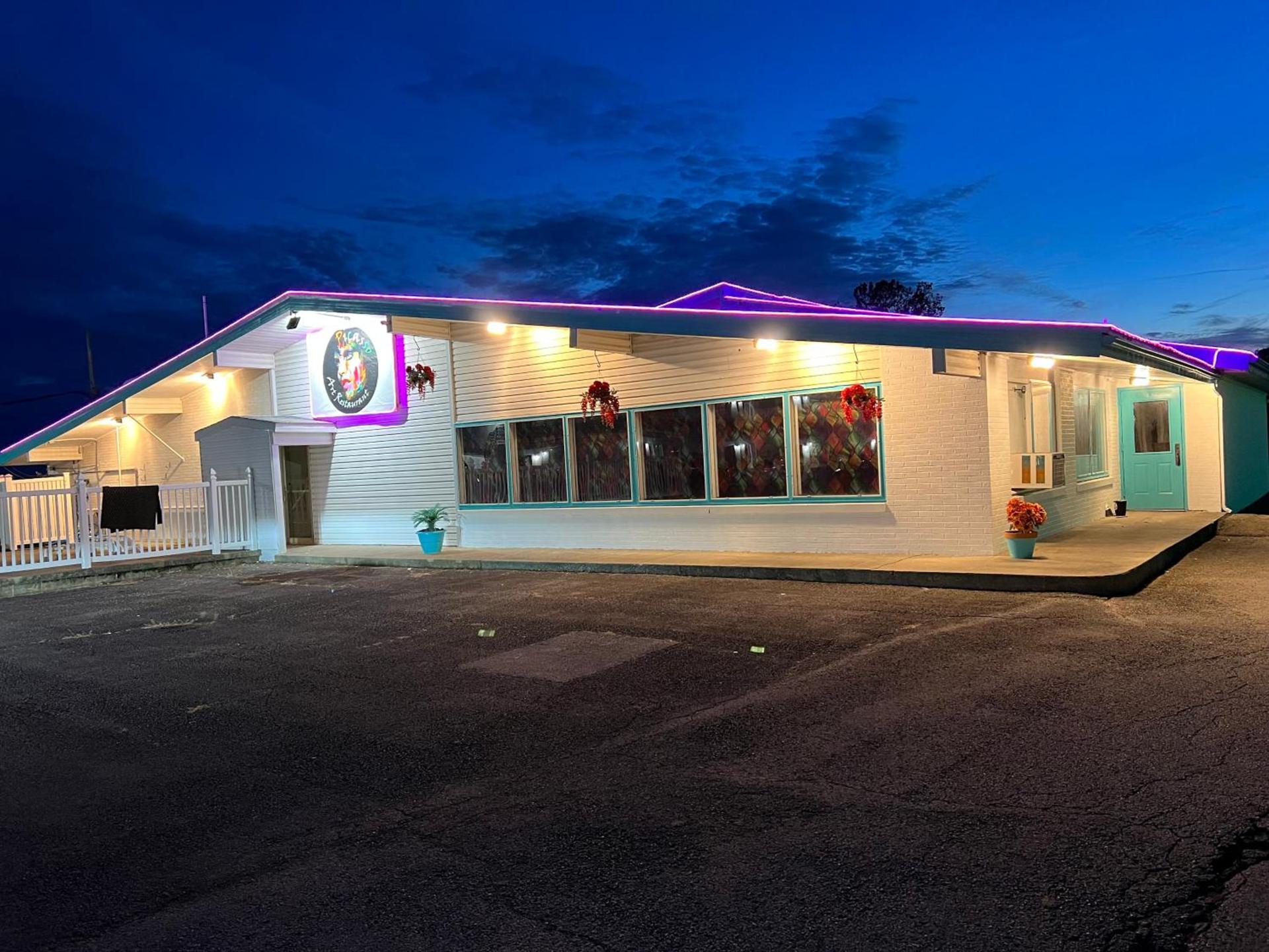 Motel Boutique by Wolf Inn photo 11