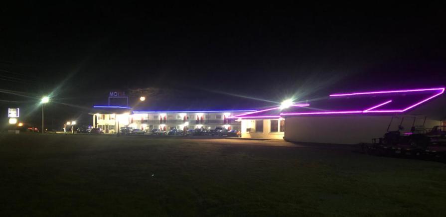 Motel Boutique by Wolf Inn photo 16