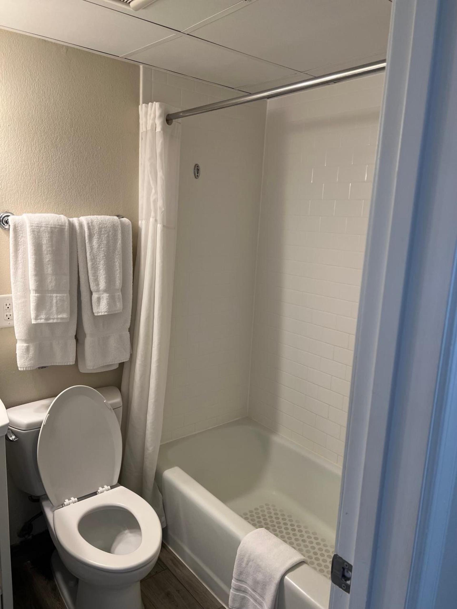 Dunes Suites Oceanfront photo 14