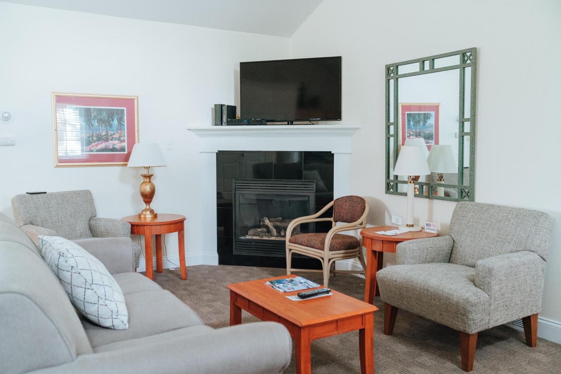 Skaneateles Suites photo 25