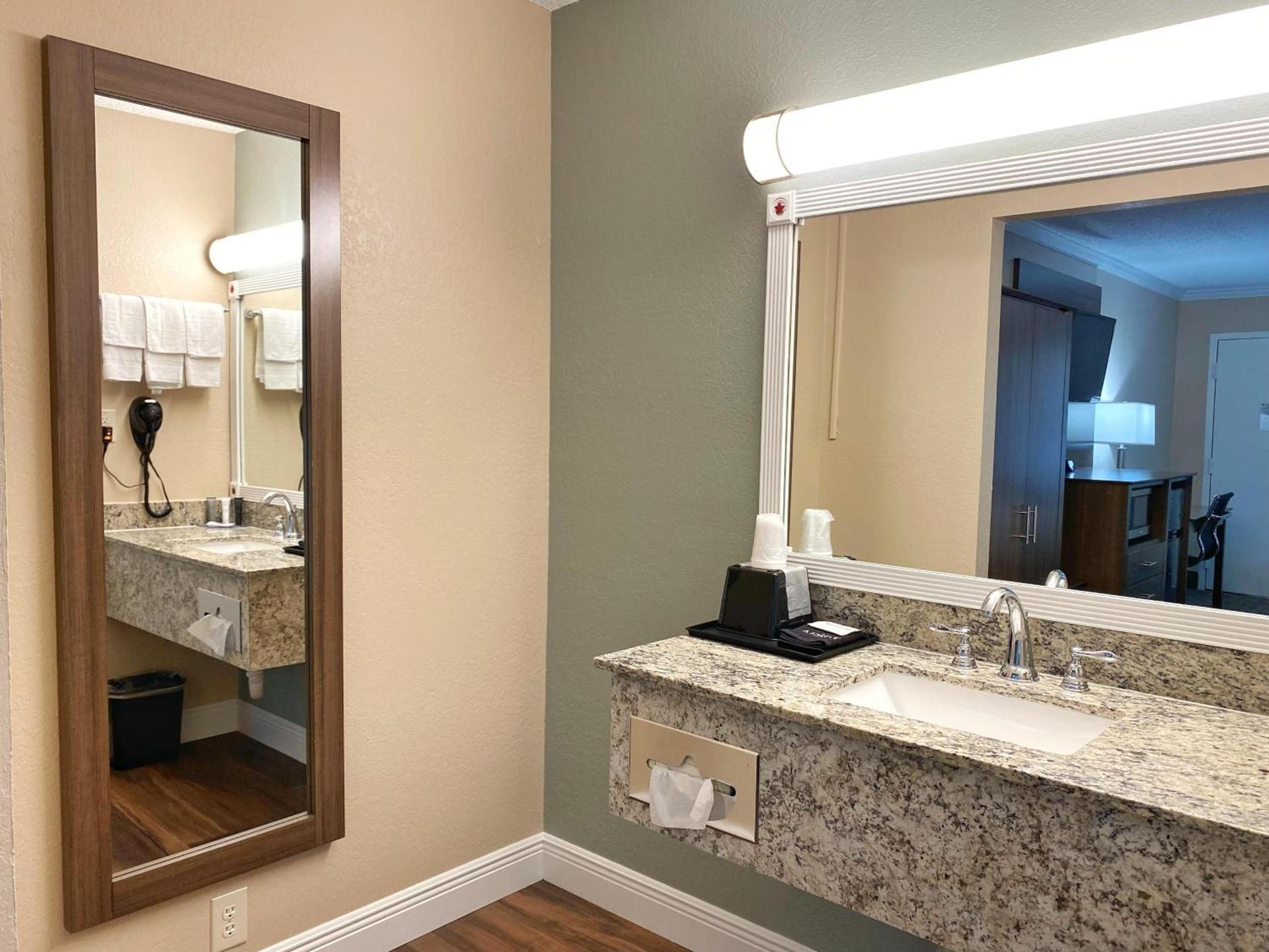 Roadstar Hotel Zephyrhills photo 36