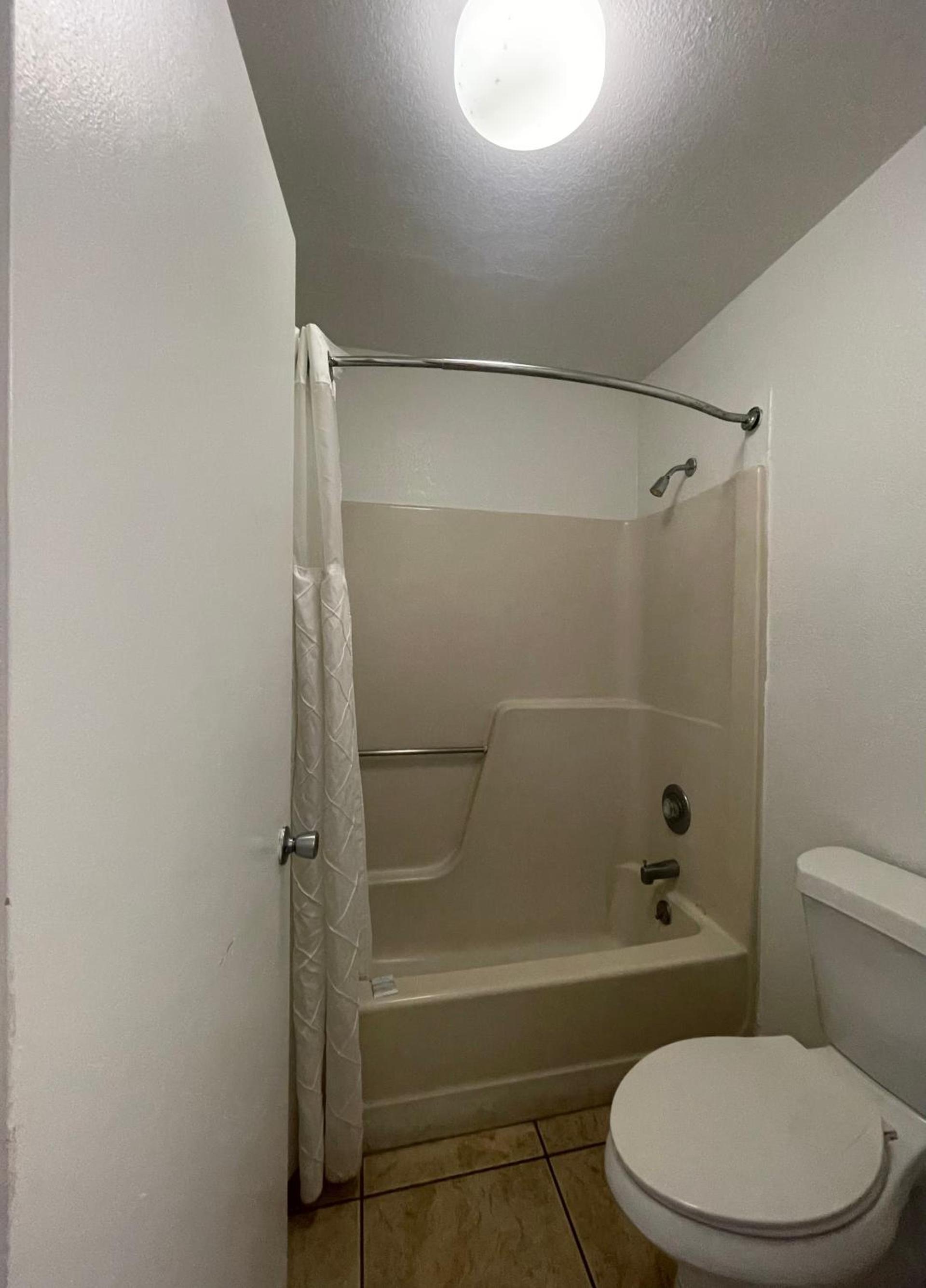 Ambassador Inn photo 6