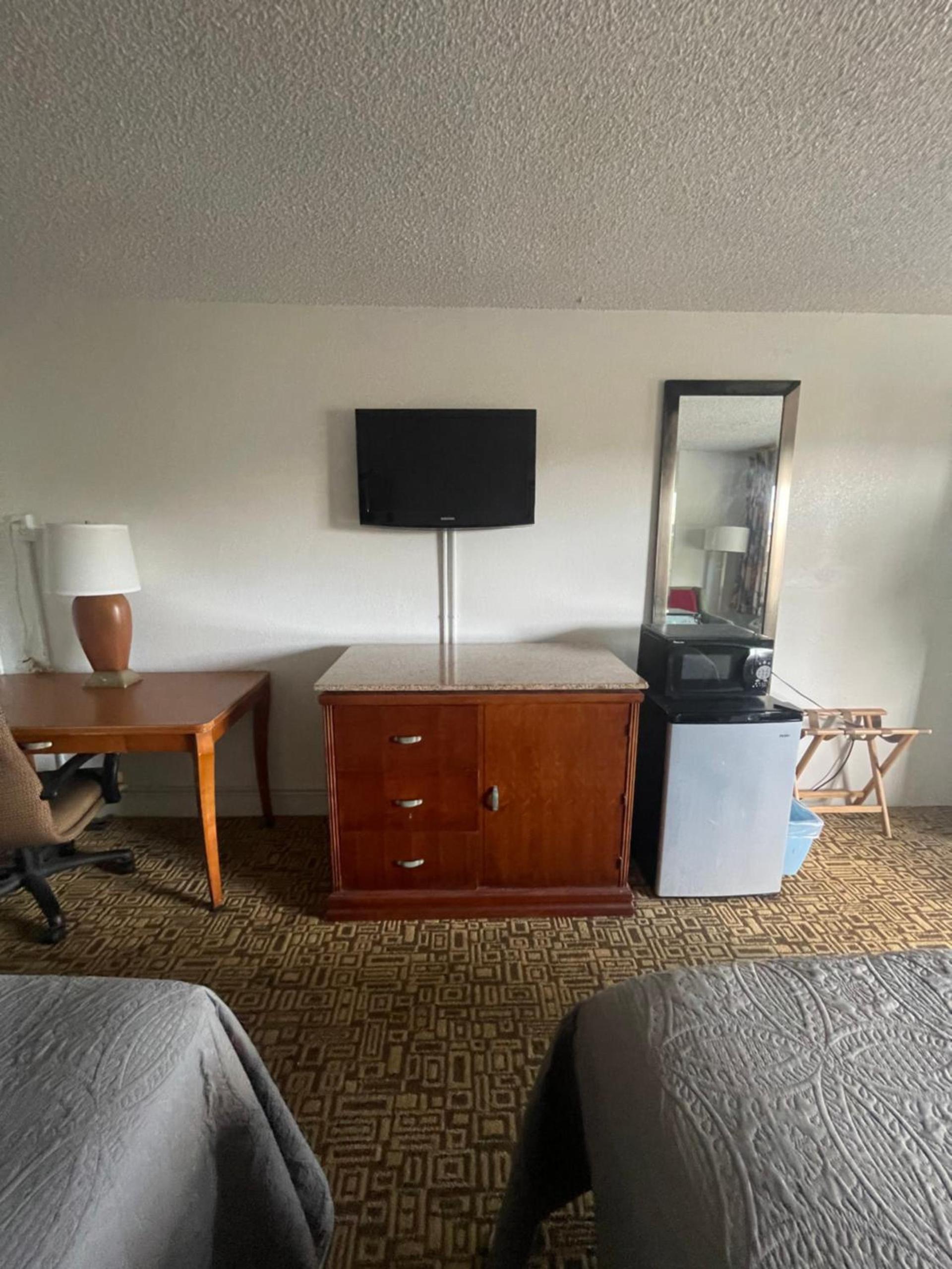 Ambassador Inn photo 4