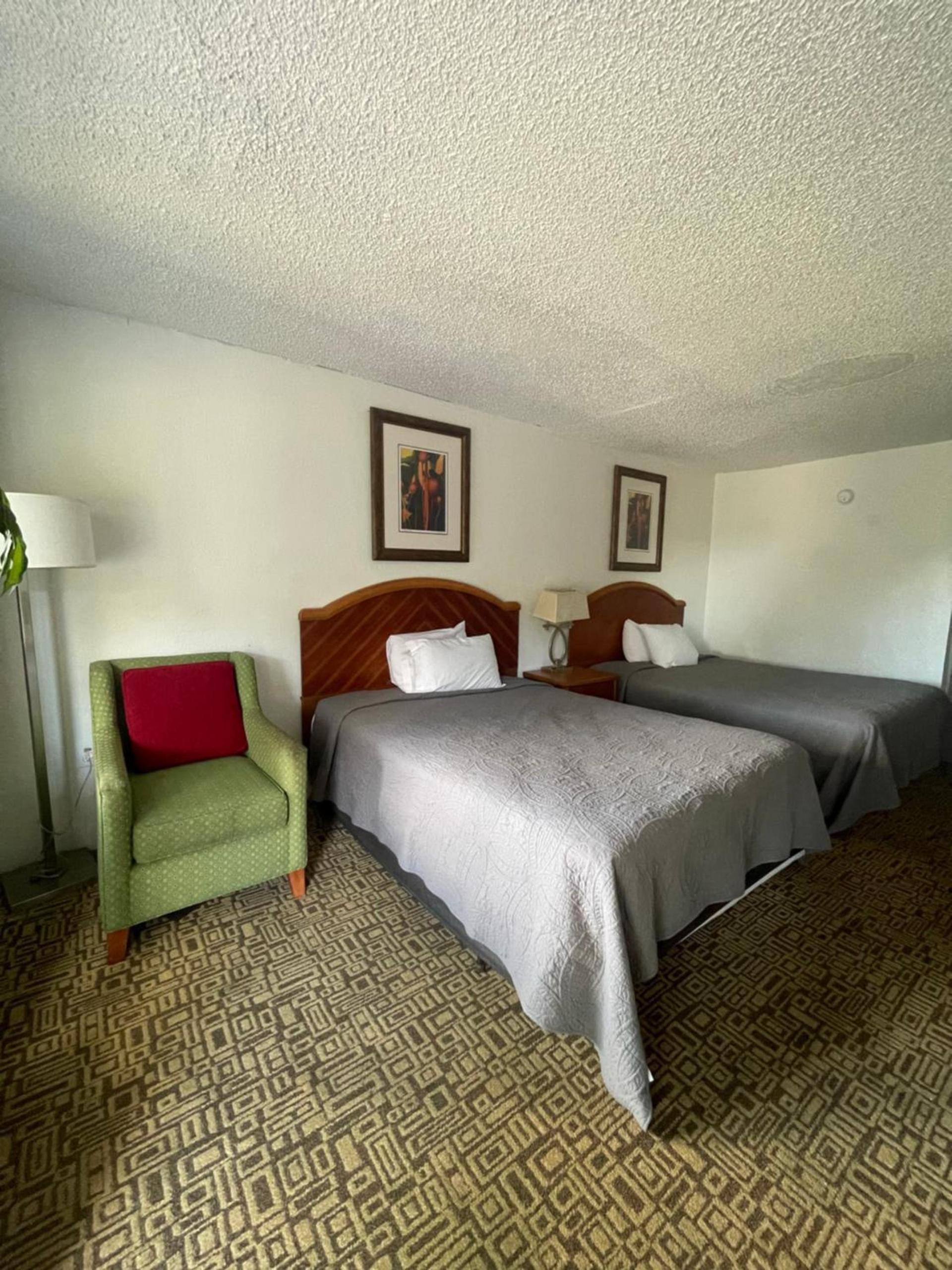 Ambassador Inn photo 3