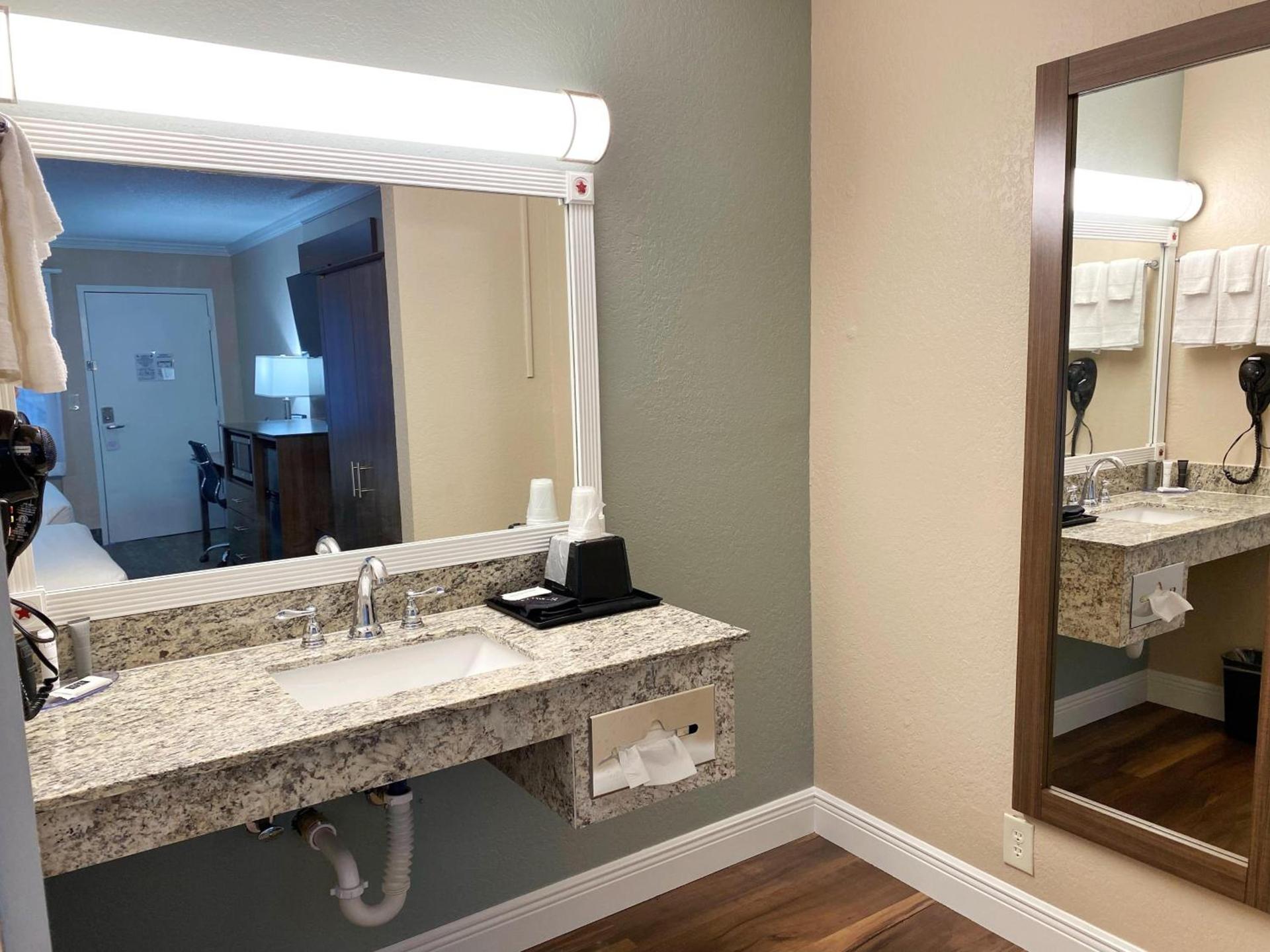 Roadstar Hotel Zephyrhills photo 41