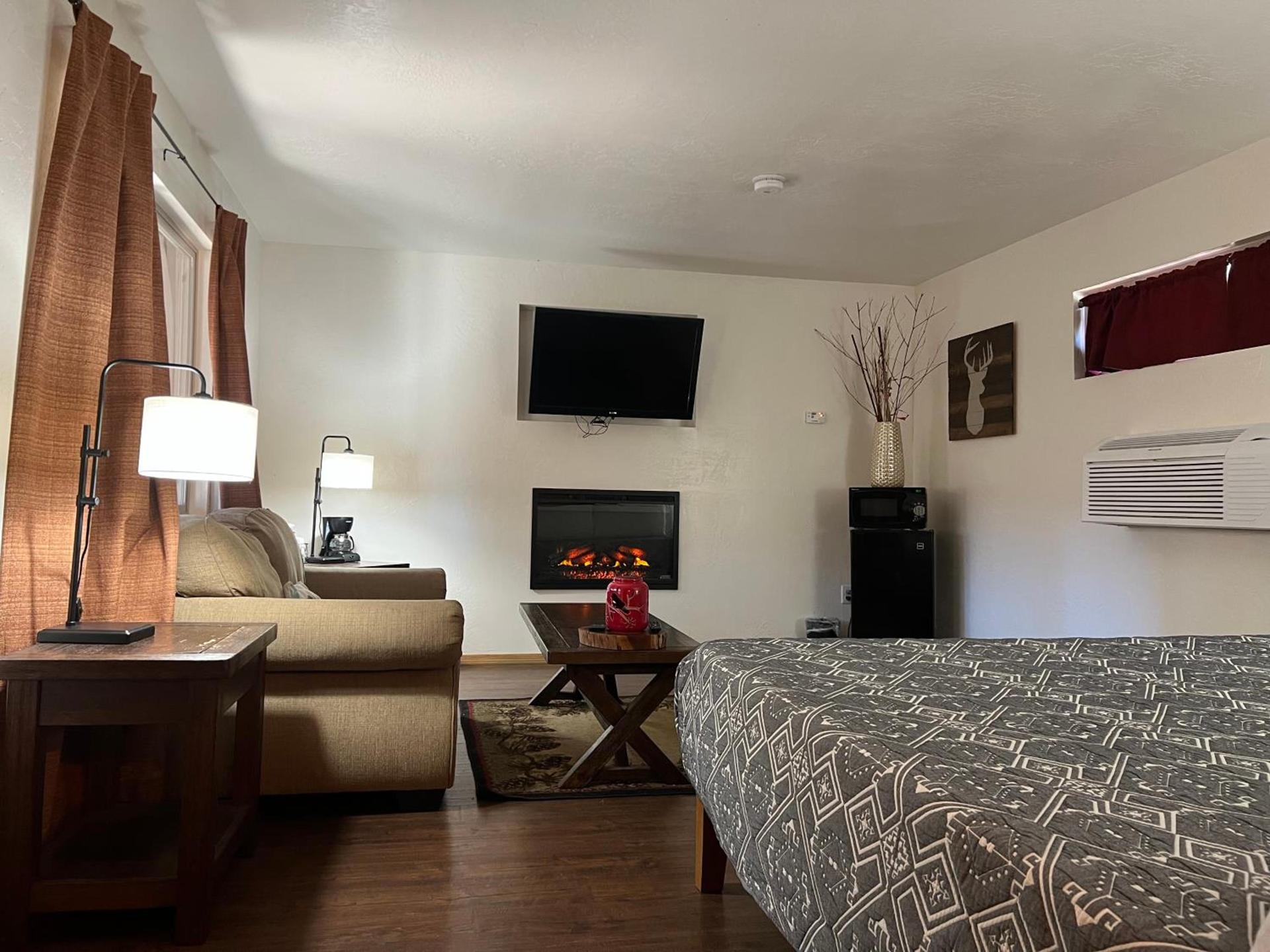 TimberLodge Inn photo 2