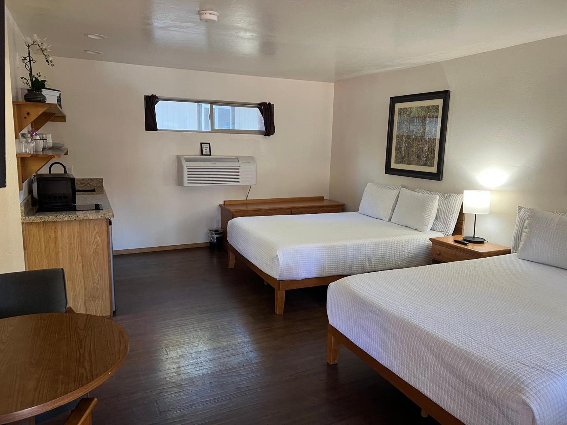 TimberLodge Inn photo 32