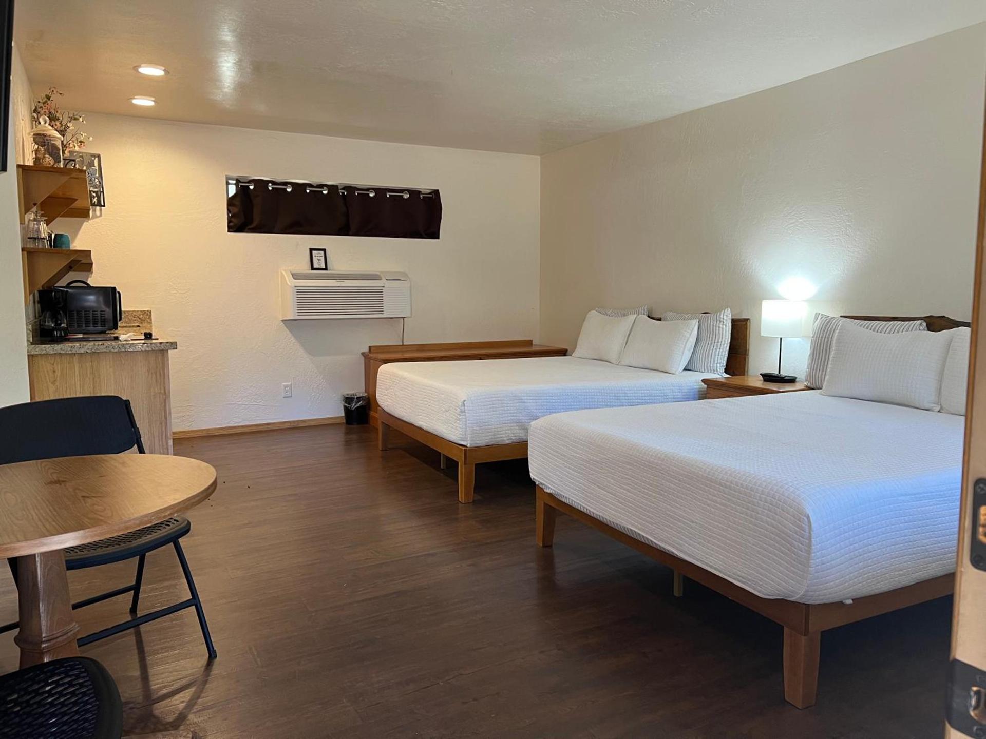 TimberLodge Inn photo 8