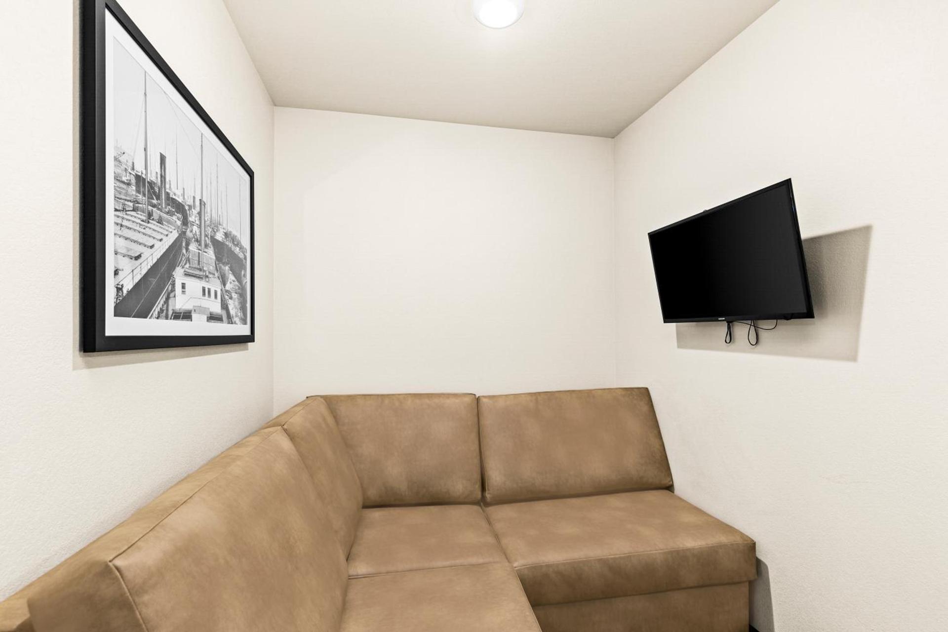 Cobblestone Hotel & Suites - Superior Duluth photo 27