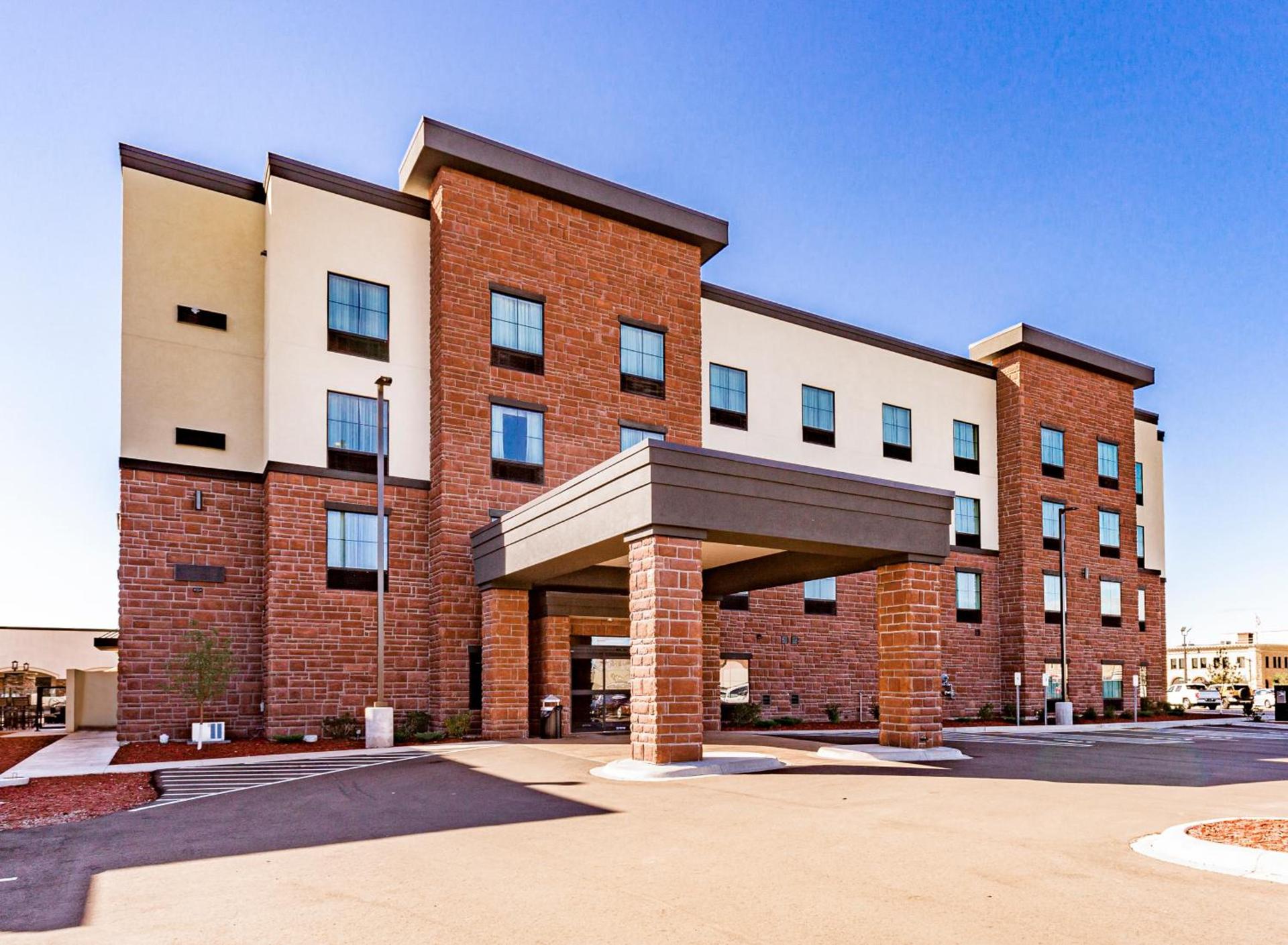 Cobblestone Hotel & Suites - Superior Duluth photo 3