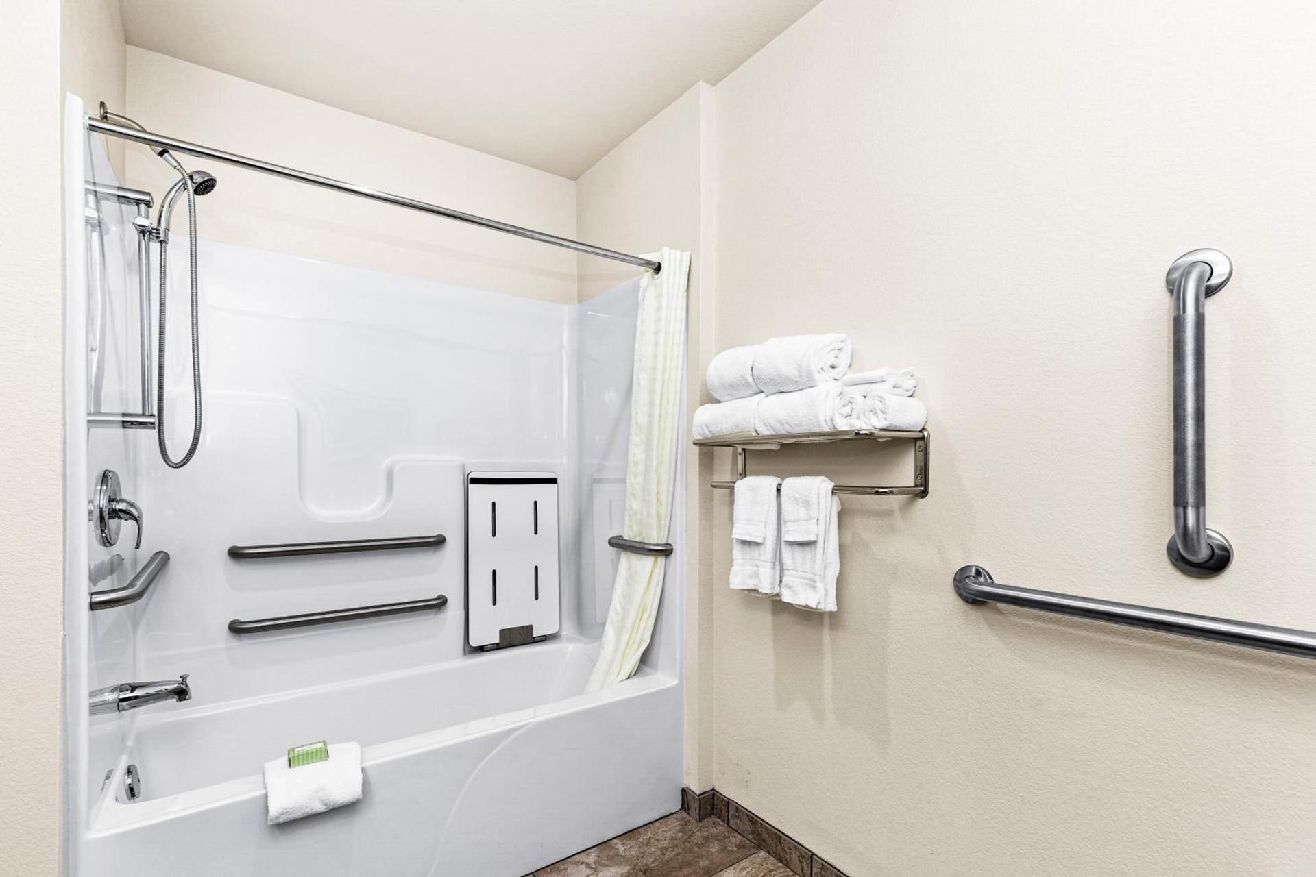 Cobblestone Hotel & Suites - Superior Duluth photo 30