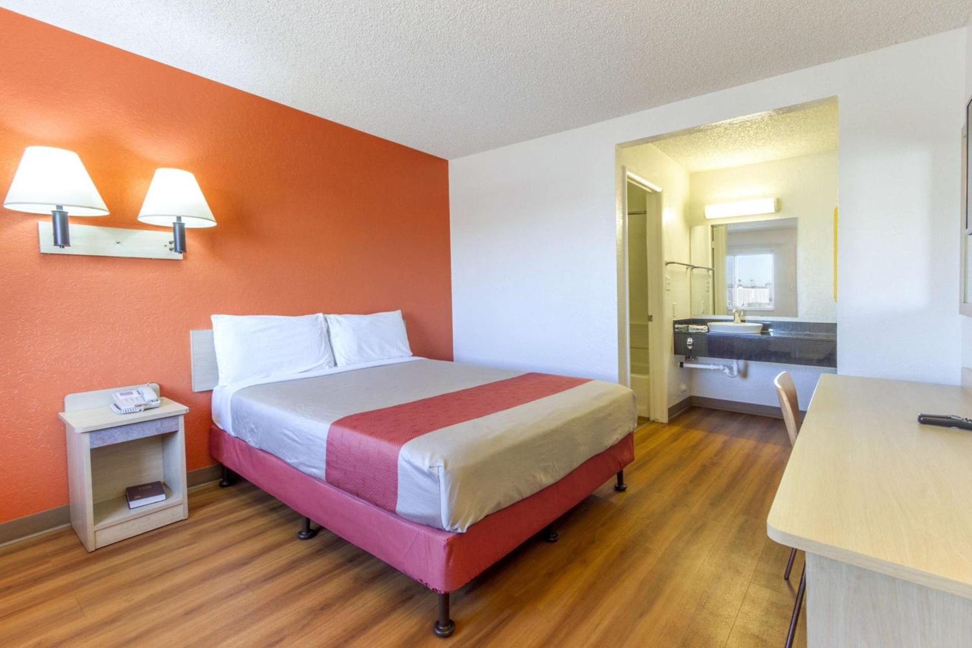 Motel 6-Phoenix, AZ - Airport - 24th Street photo 2