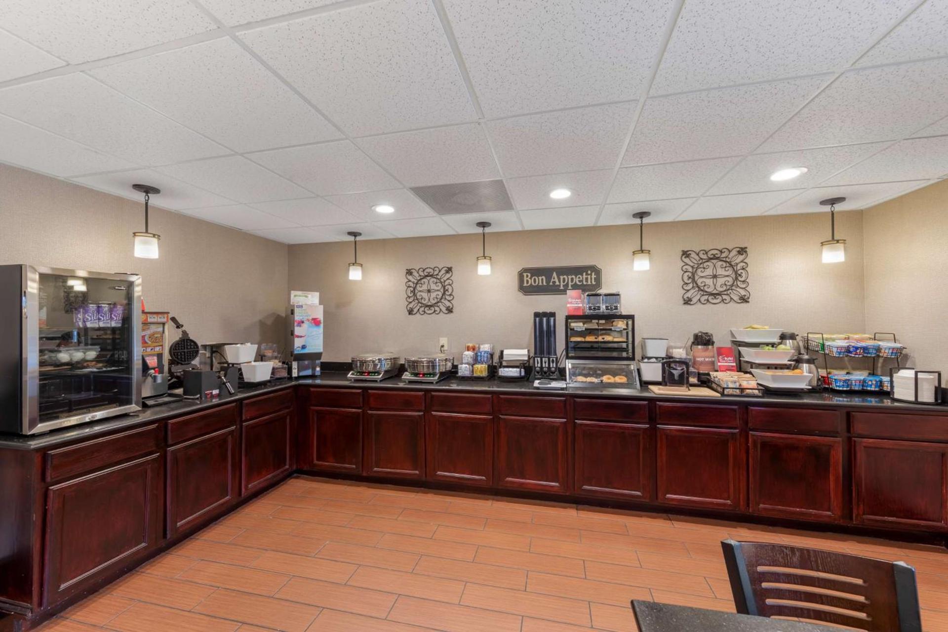 Best Western Plus Russellville Hotel & Suites photo 6