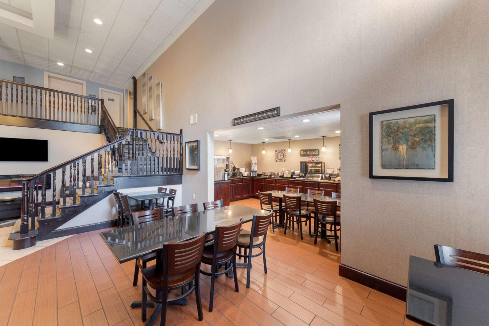 Best Western Plus Russellville Hotel & Suites photo 13