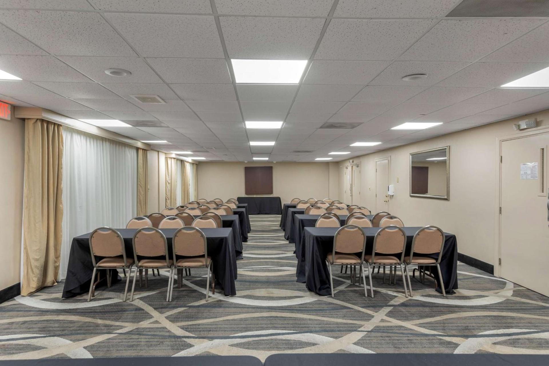 Best Western Plus Russellville Hotel & Suites photo 41