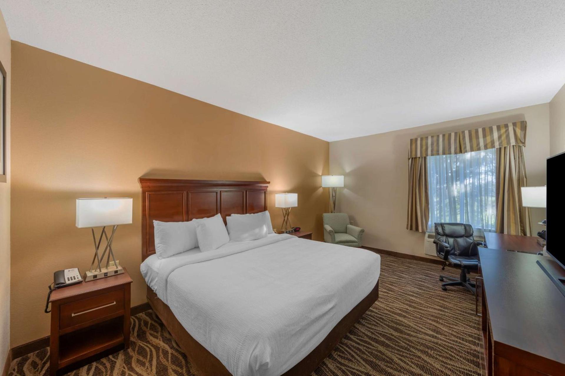 Best Western Plus Russellville Hotel & Suites photo 14