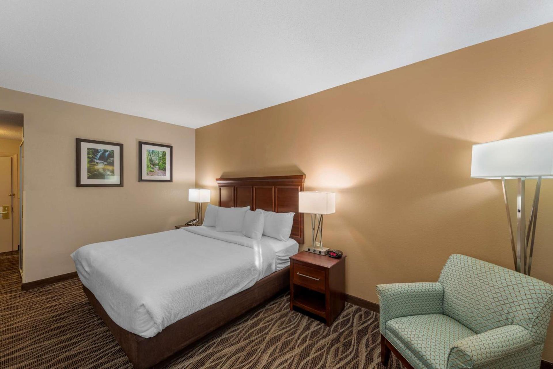 Best Western Plus Russellville Hotel & Suites photo 16