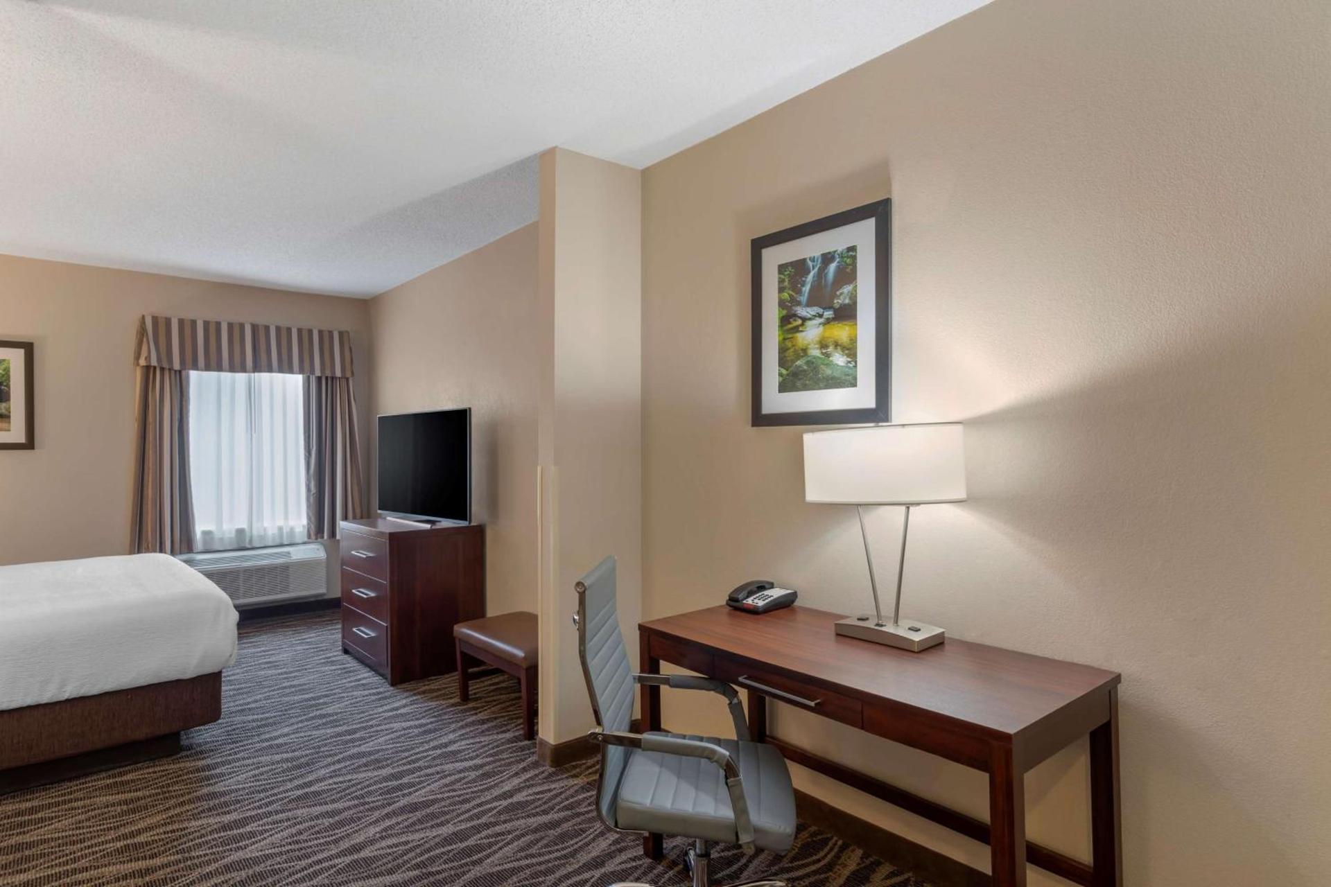 Best Western Plus Russellville Hotel & Suites photo 18