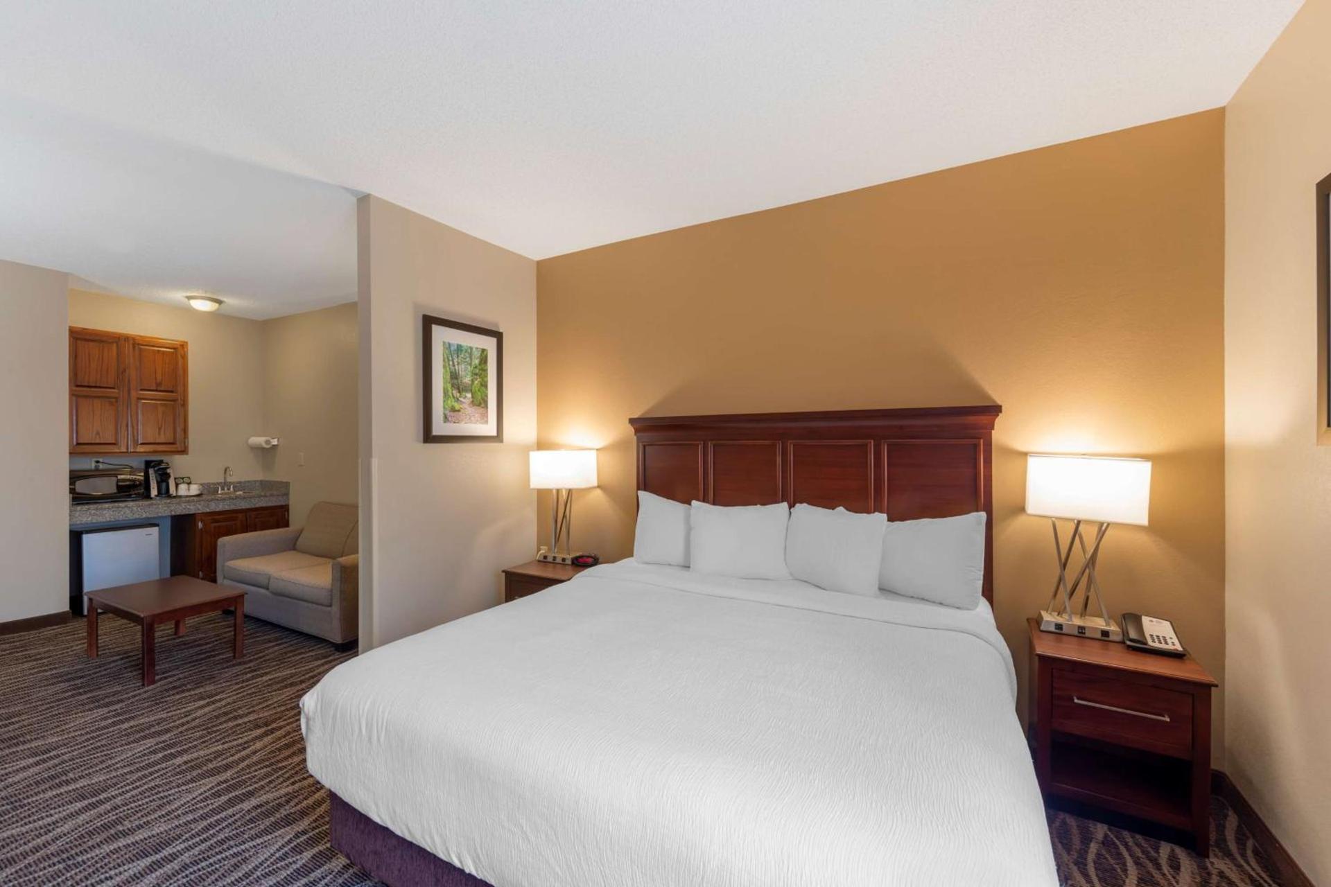 Best Western Plus Russellville Hotel & Suites photo 2