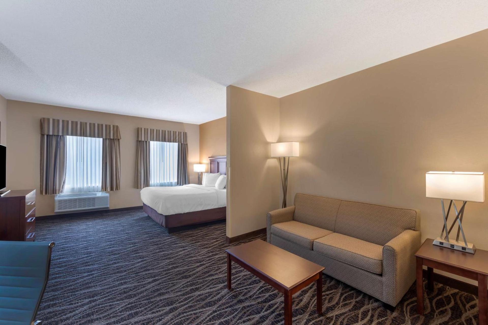 Best Western Plus Russellville Hotel & Suites photo 21