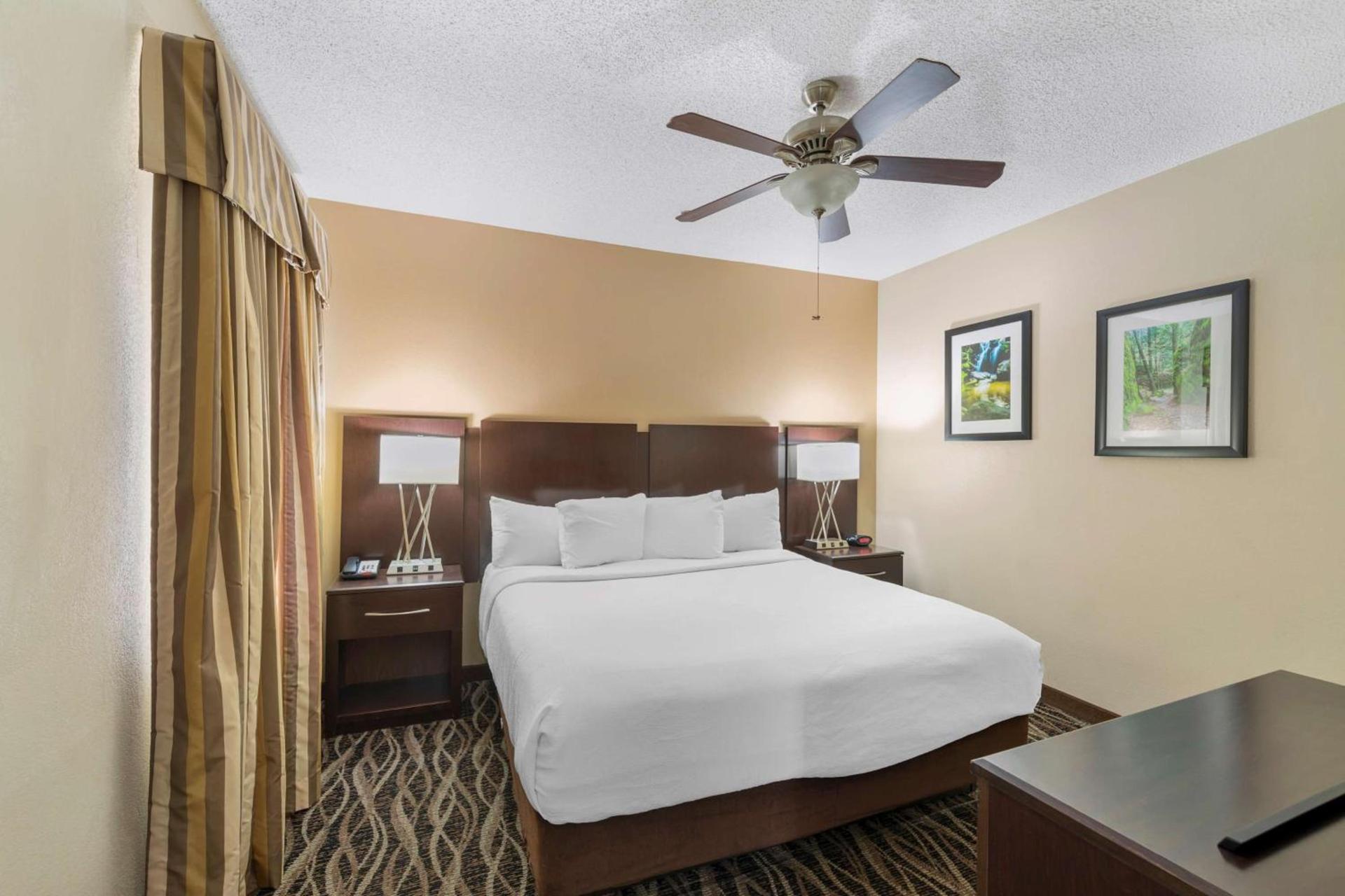 Best Western Plus Russellville Hotel & Suites photo 24