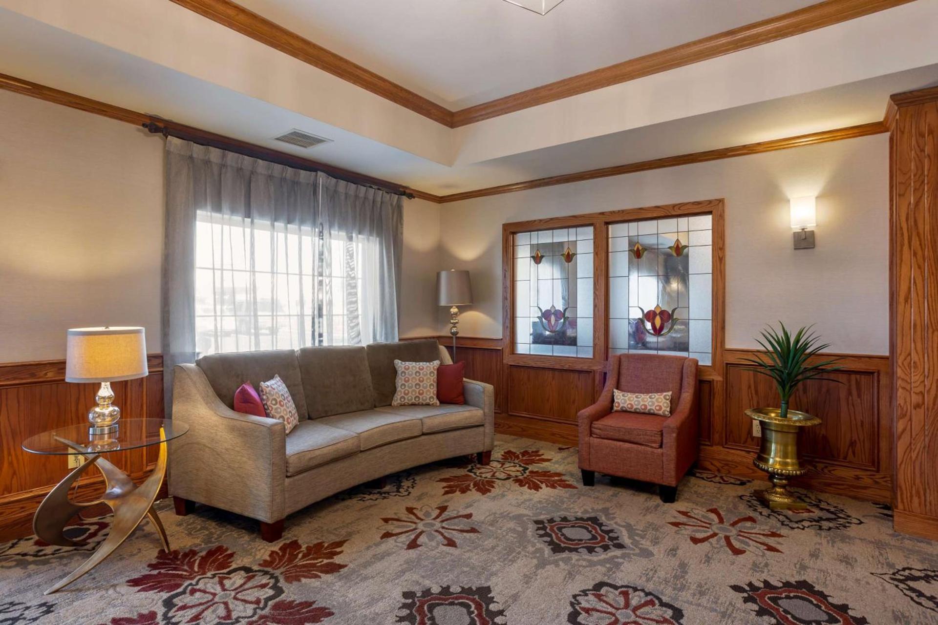 Best Western Plus Capital Inn photo 2