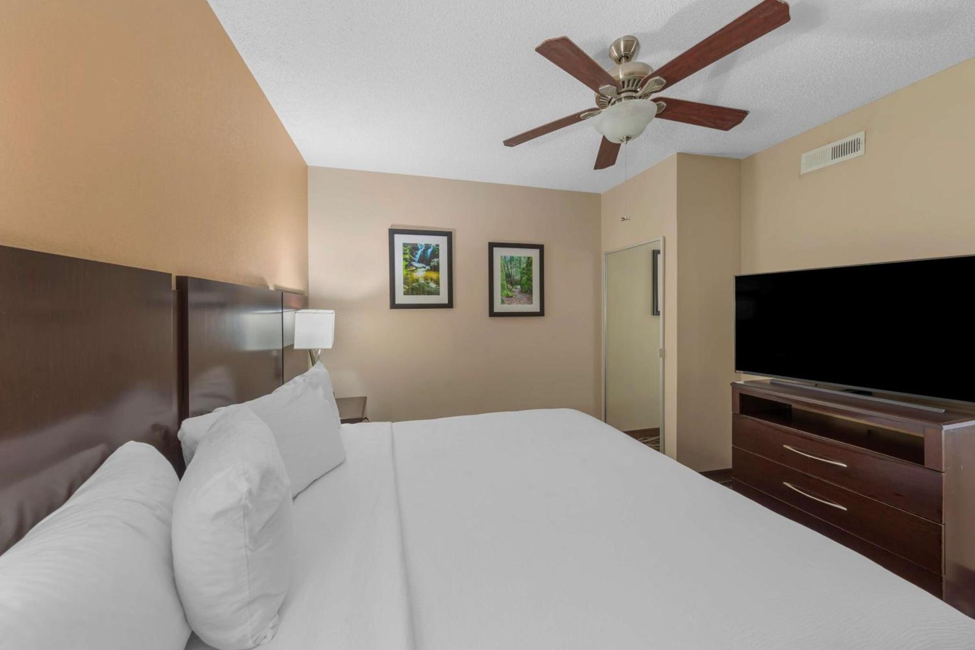 Best Western Plus Russellville Hotel & Suites photo 25