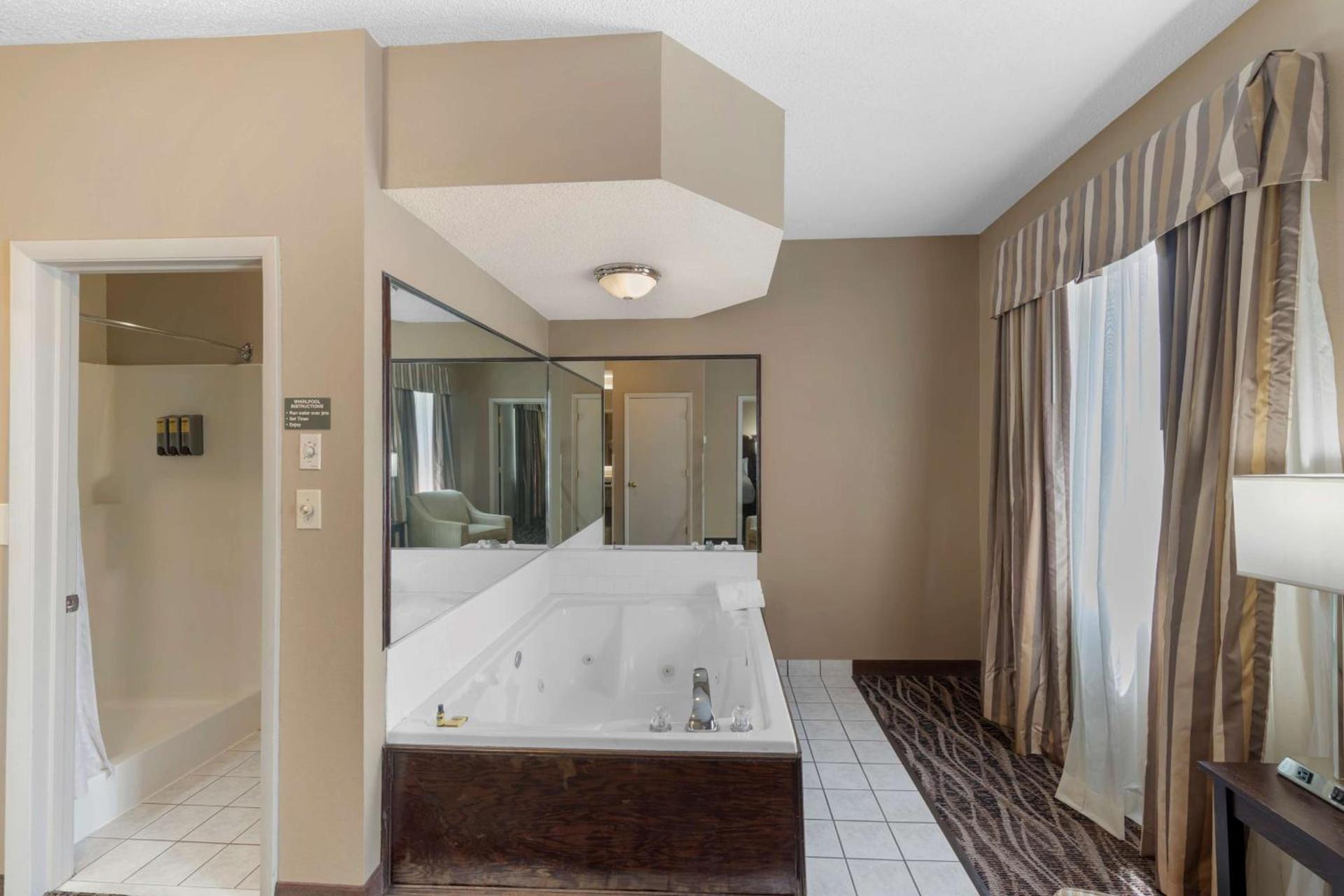 Best Western Plus Russellville Hotel & Suites photo 26