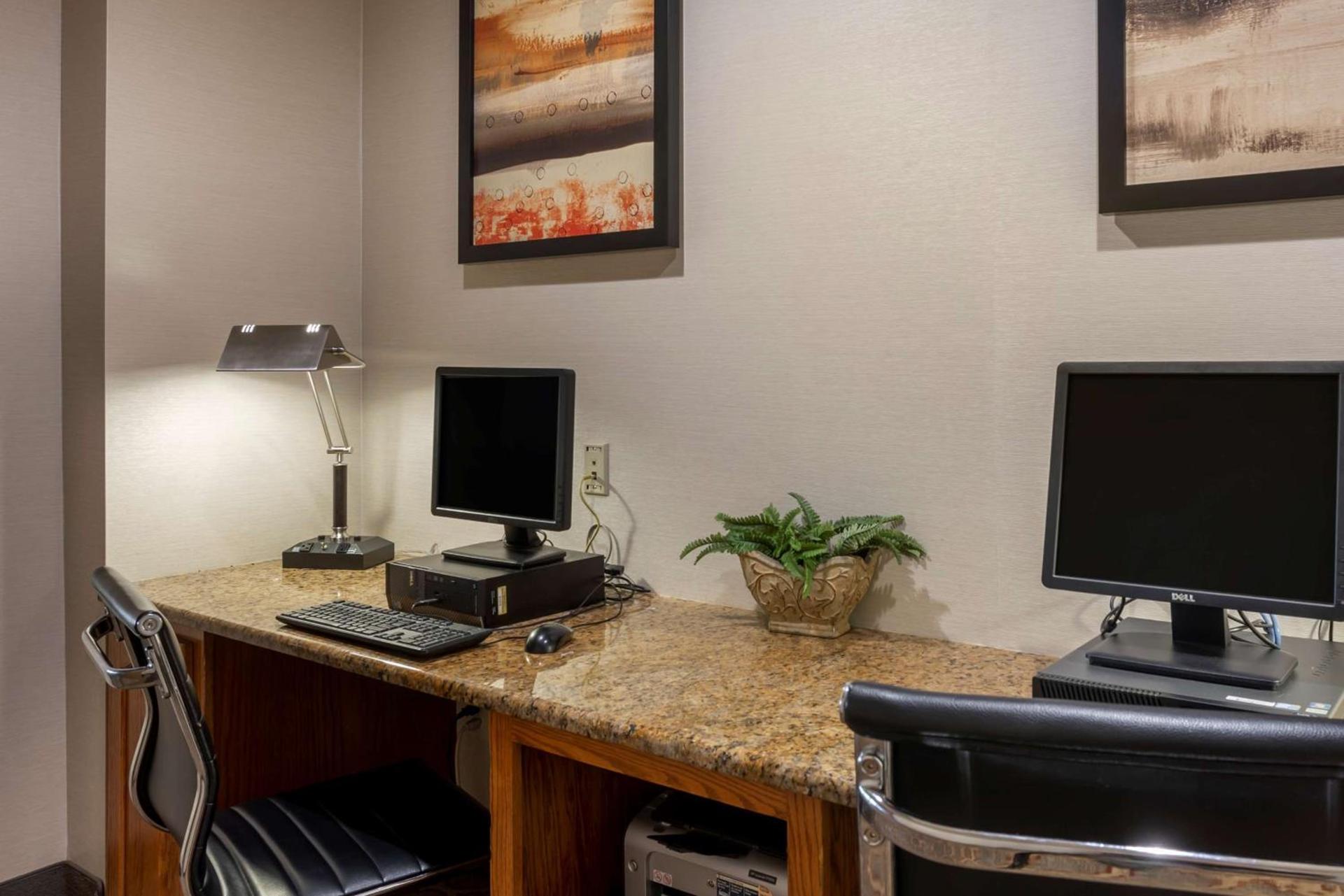 Best Western Plus Capital Inn photo 8