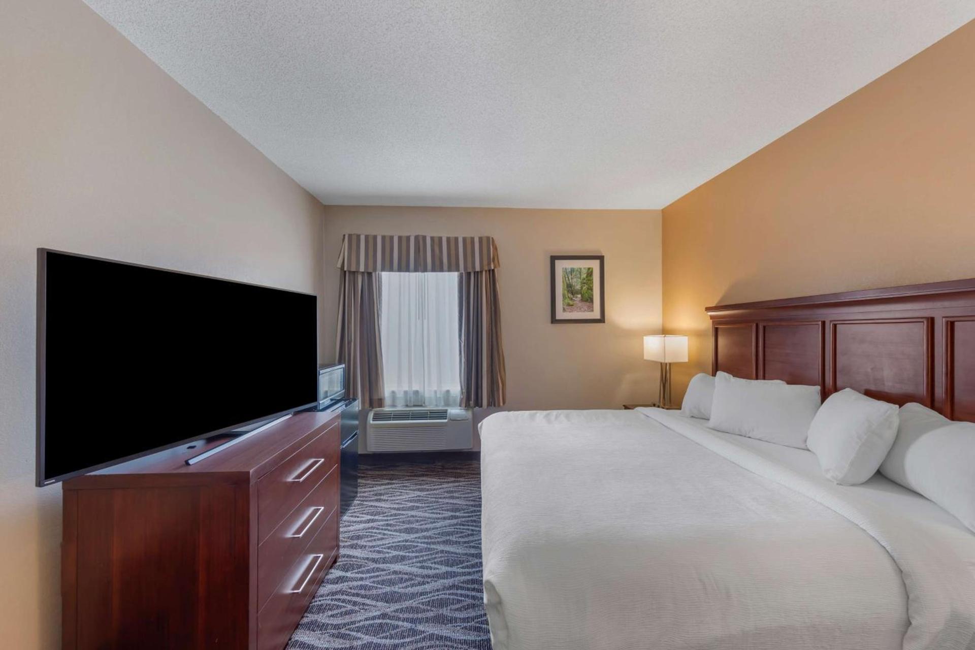 Best Western Plus Russellville Hotel & Suites photo 28