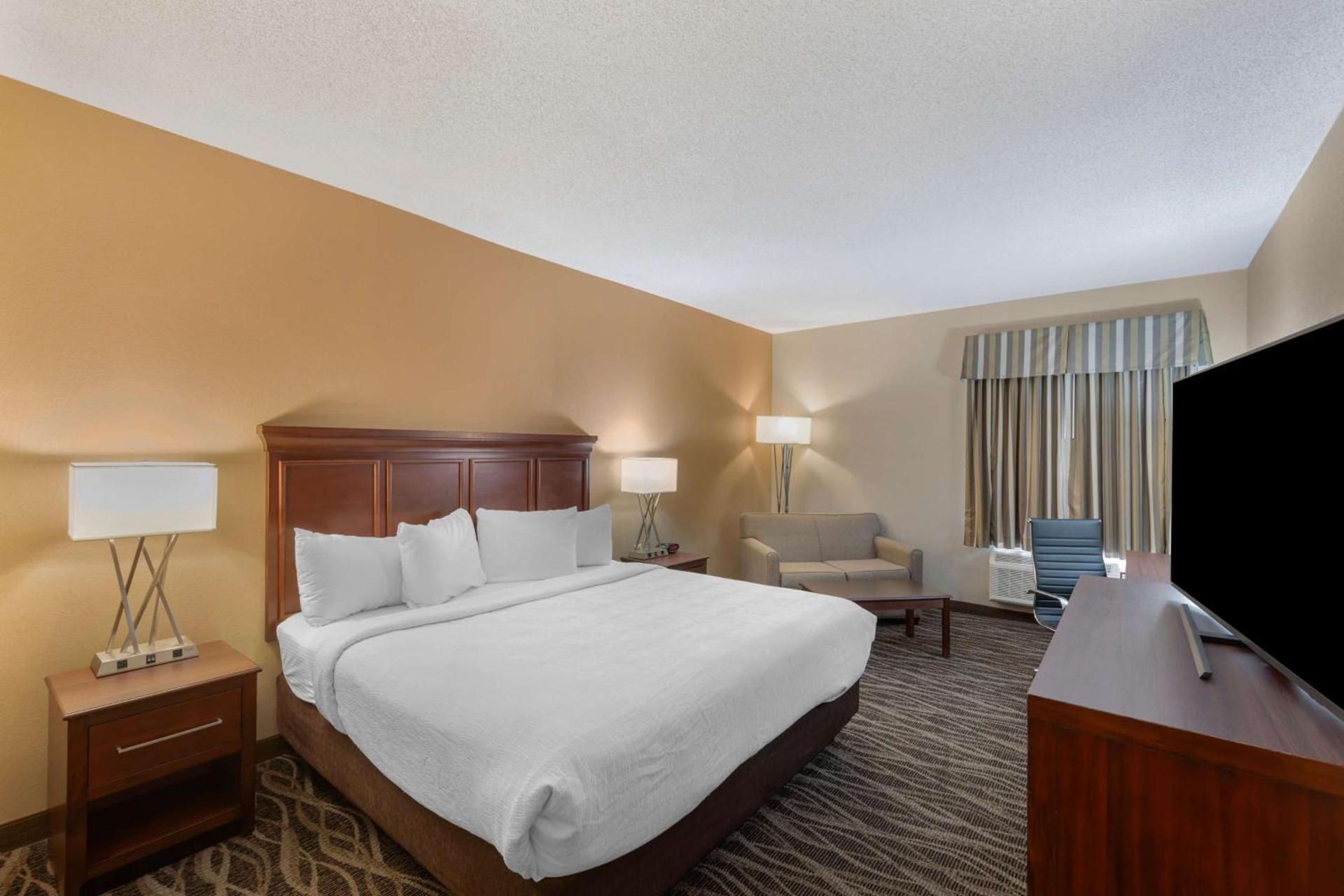 Best Western Plus Russellville Hotel & Suites photo 29
