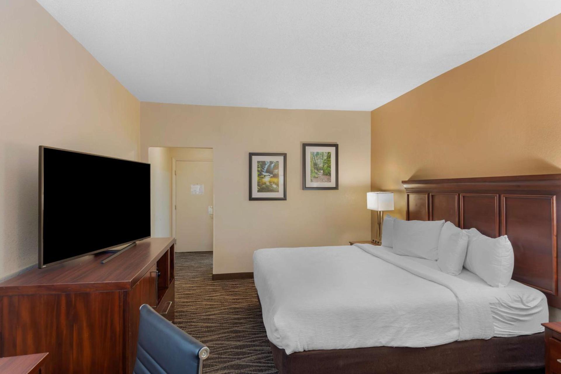 Best Western Plus Russellville Hotel & Suites photo 30