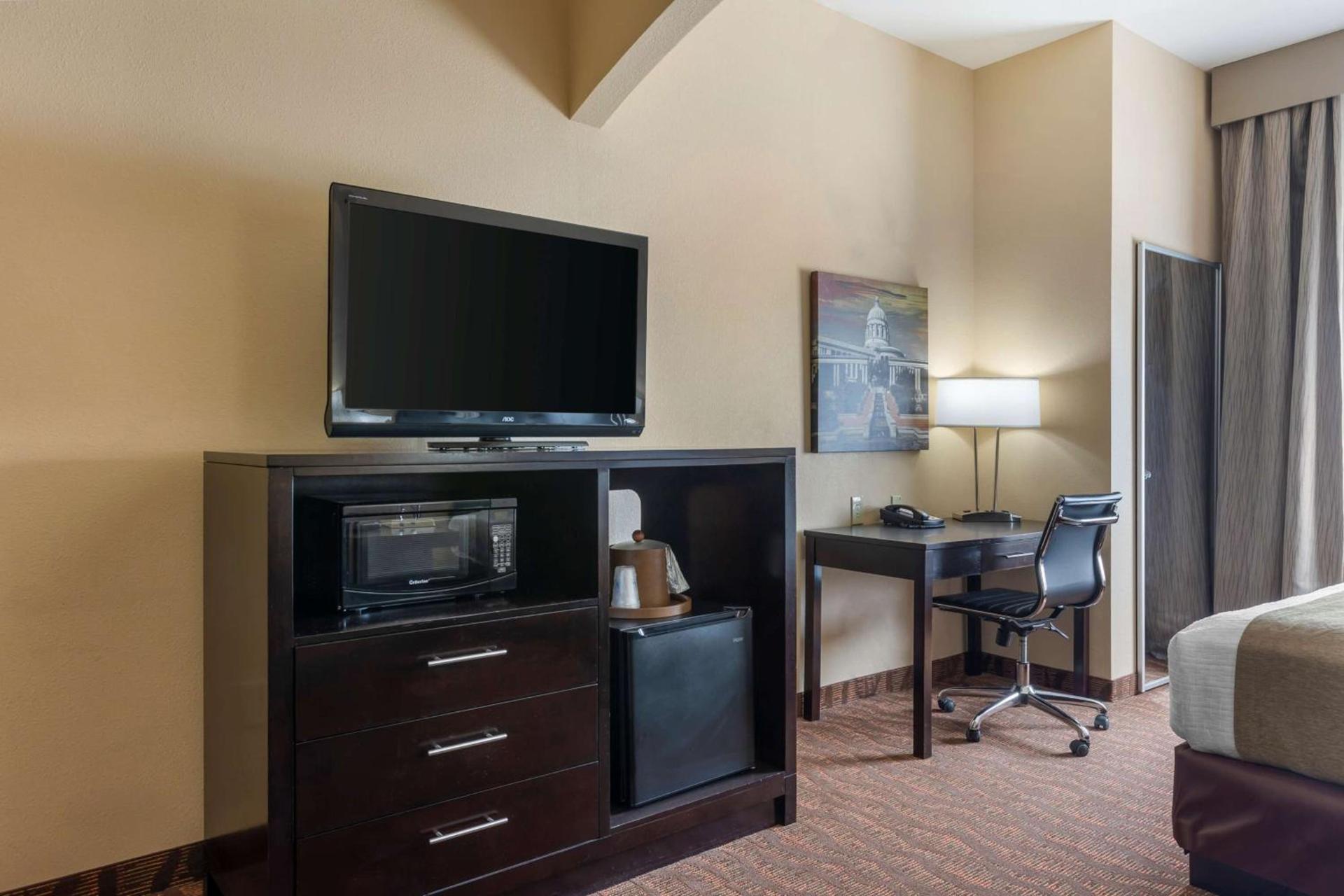 Best Western Plus Capital Inn photo 25