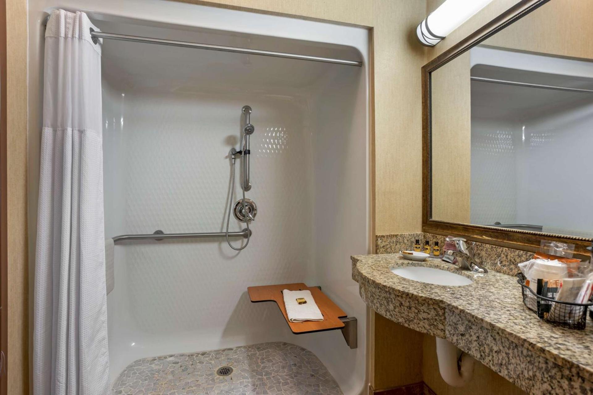 Best Western Plus Capital Inn photo 18