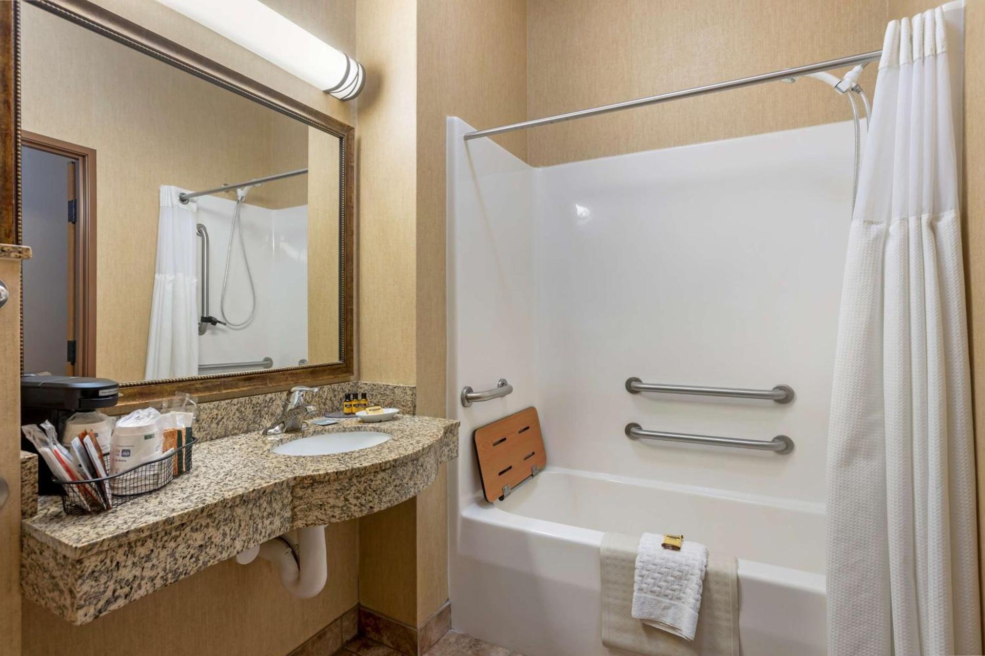 Best Western Plus Capital Inn photo 28