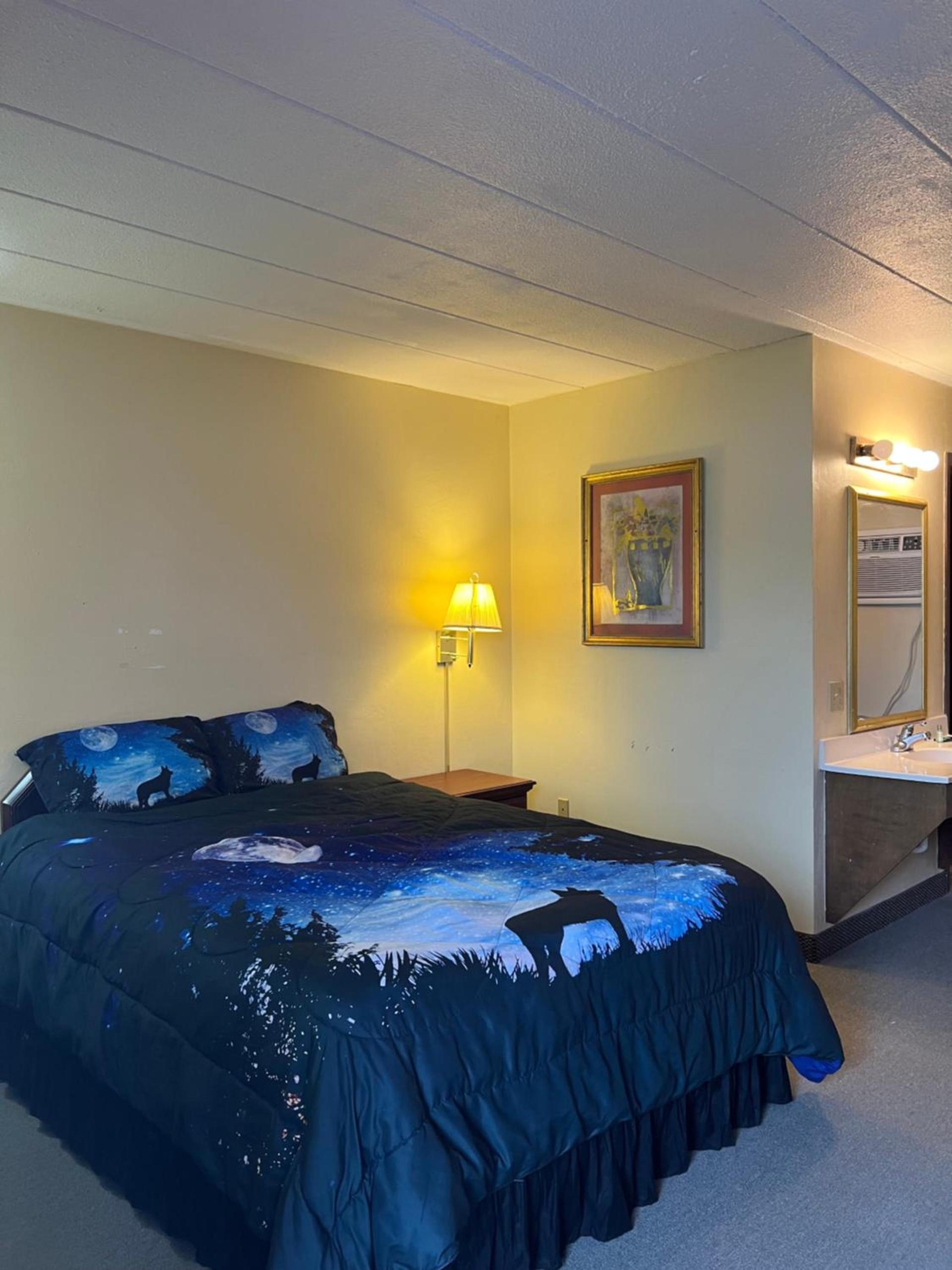 Motel Boutique by Wolf Inn photo 30
