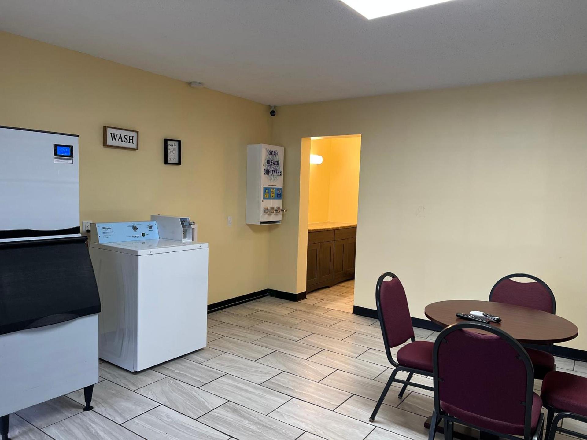 Motel Boutique by Wolf Inn photo 20
