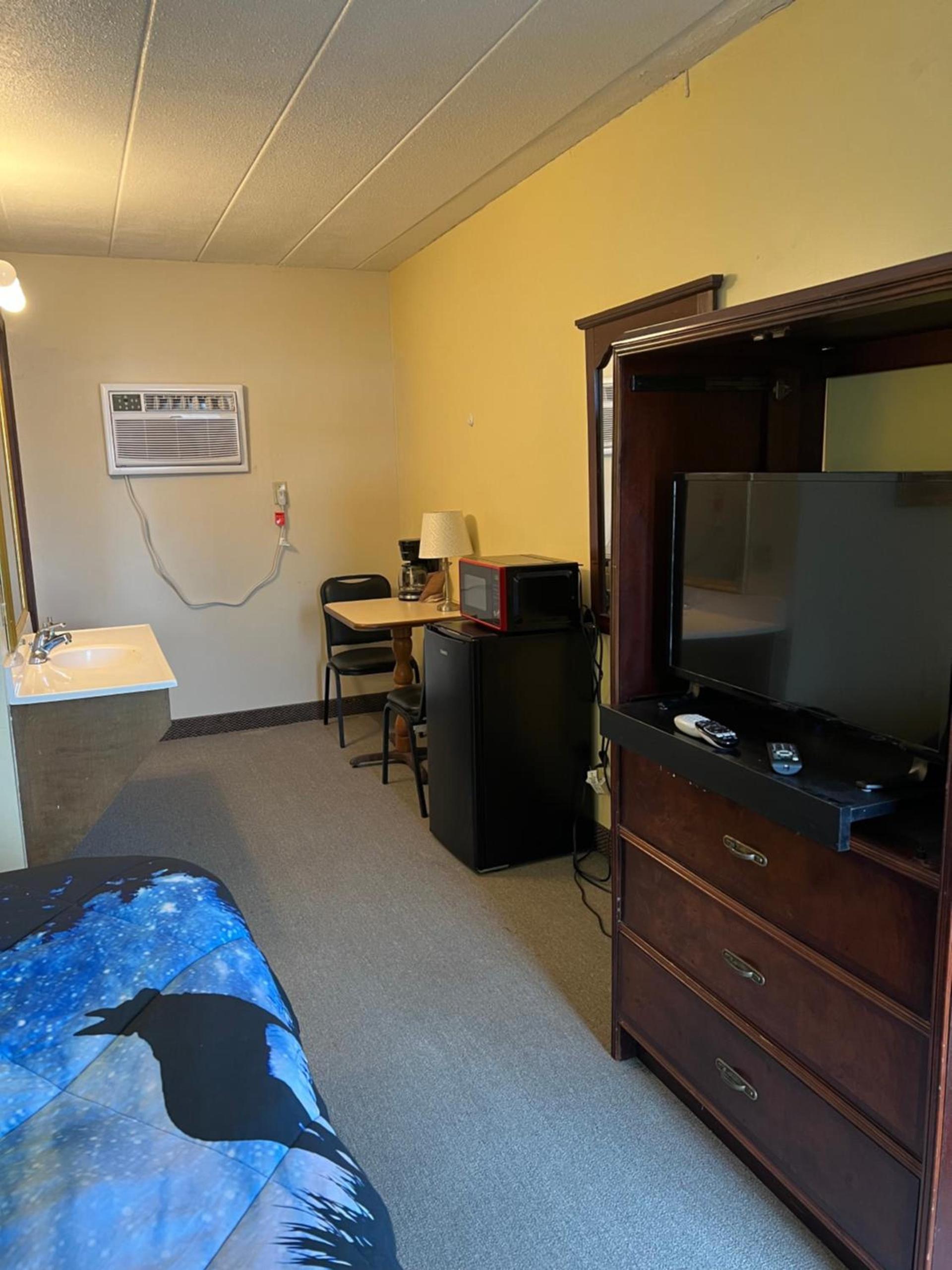 Motel Boutique by Wolf Inn photo 29