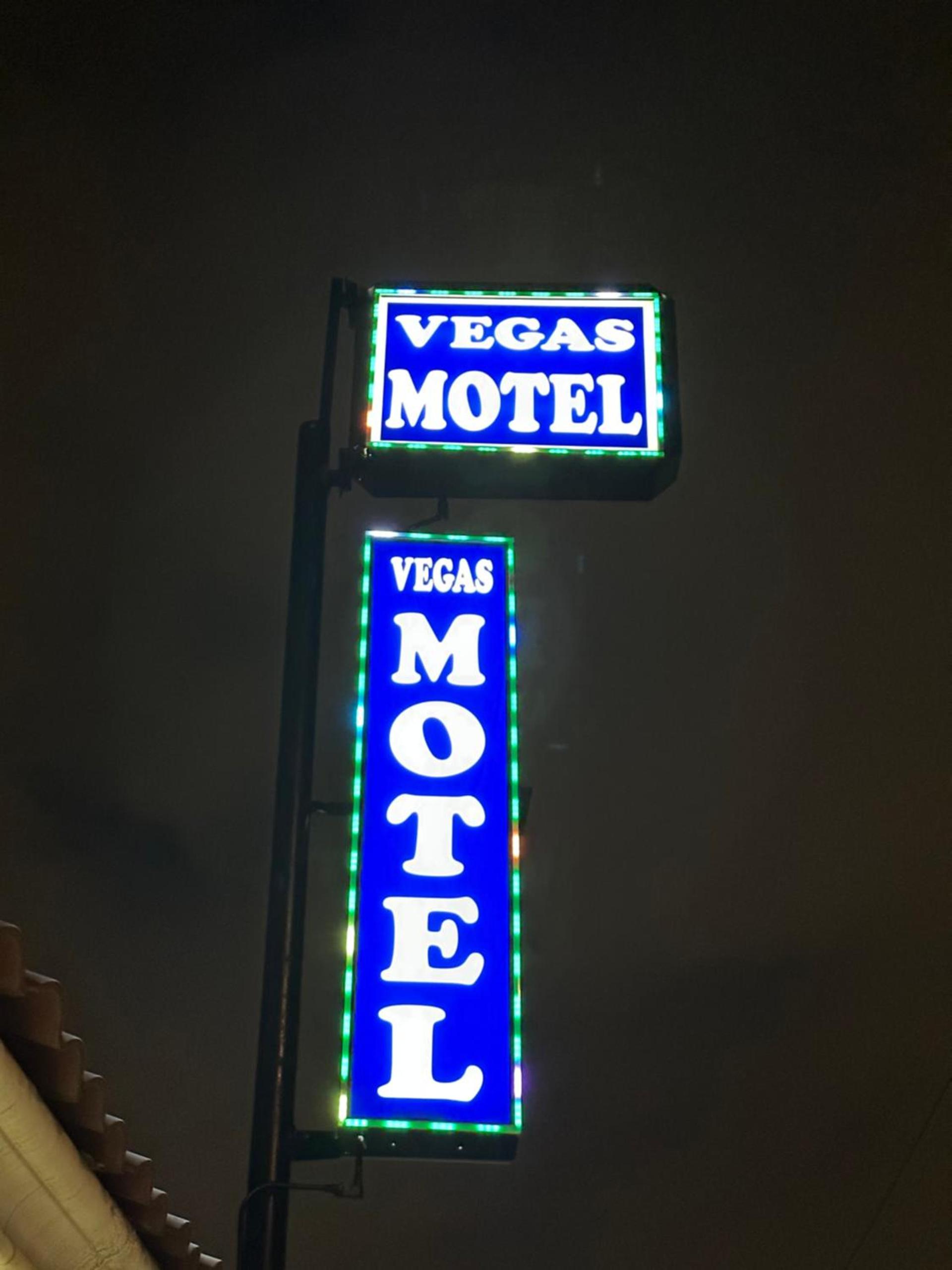 Vegas motel photo 27