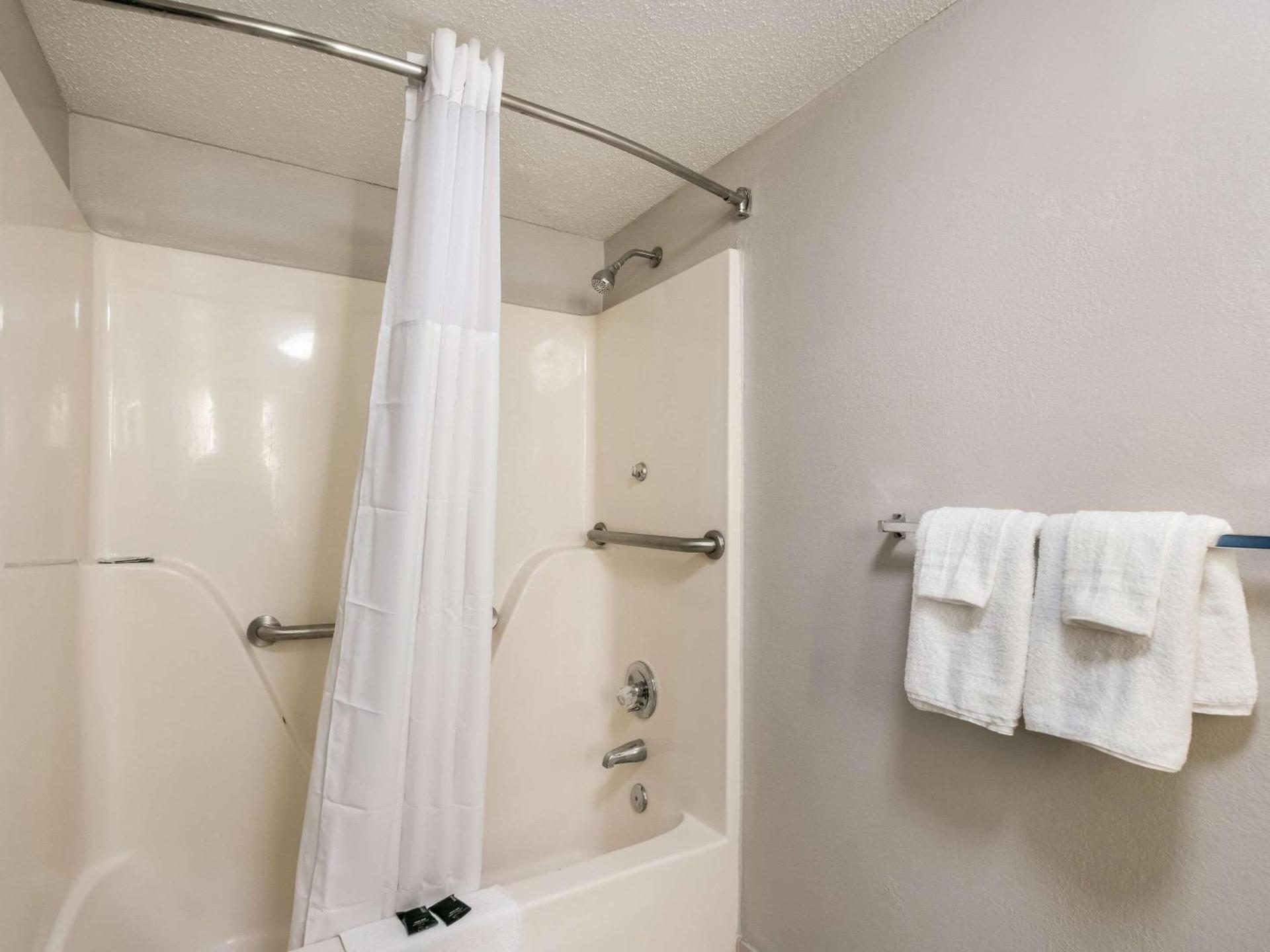 Rodeway Inn Greenwood photo 24