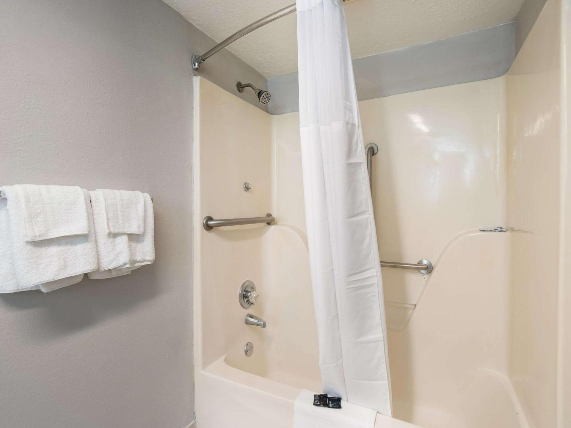 Rodeway Inn Greenwood photo 25