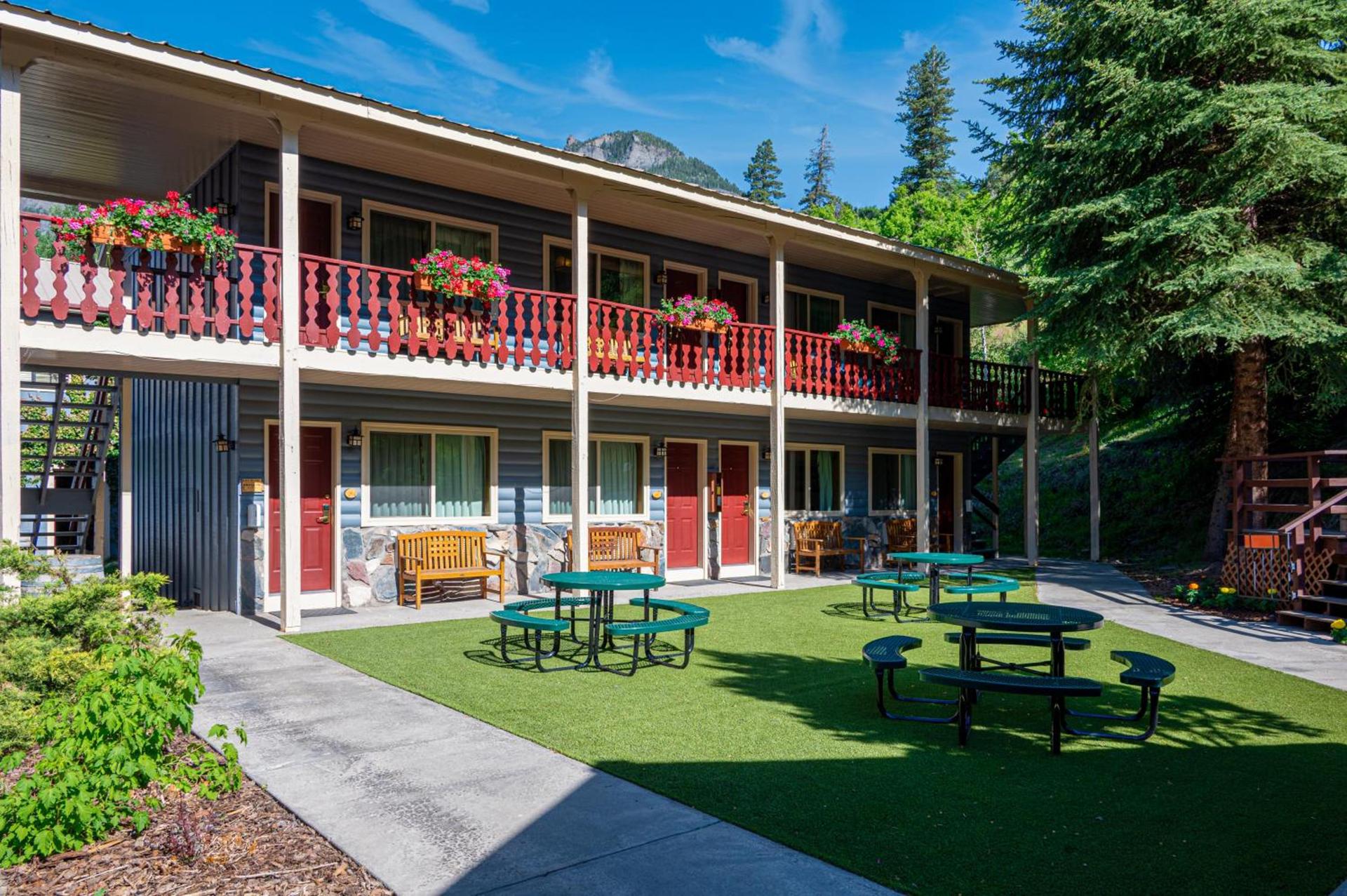 Box Canyon Lodge and Hot Springs photo 3
