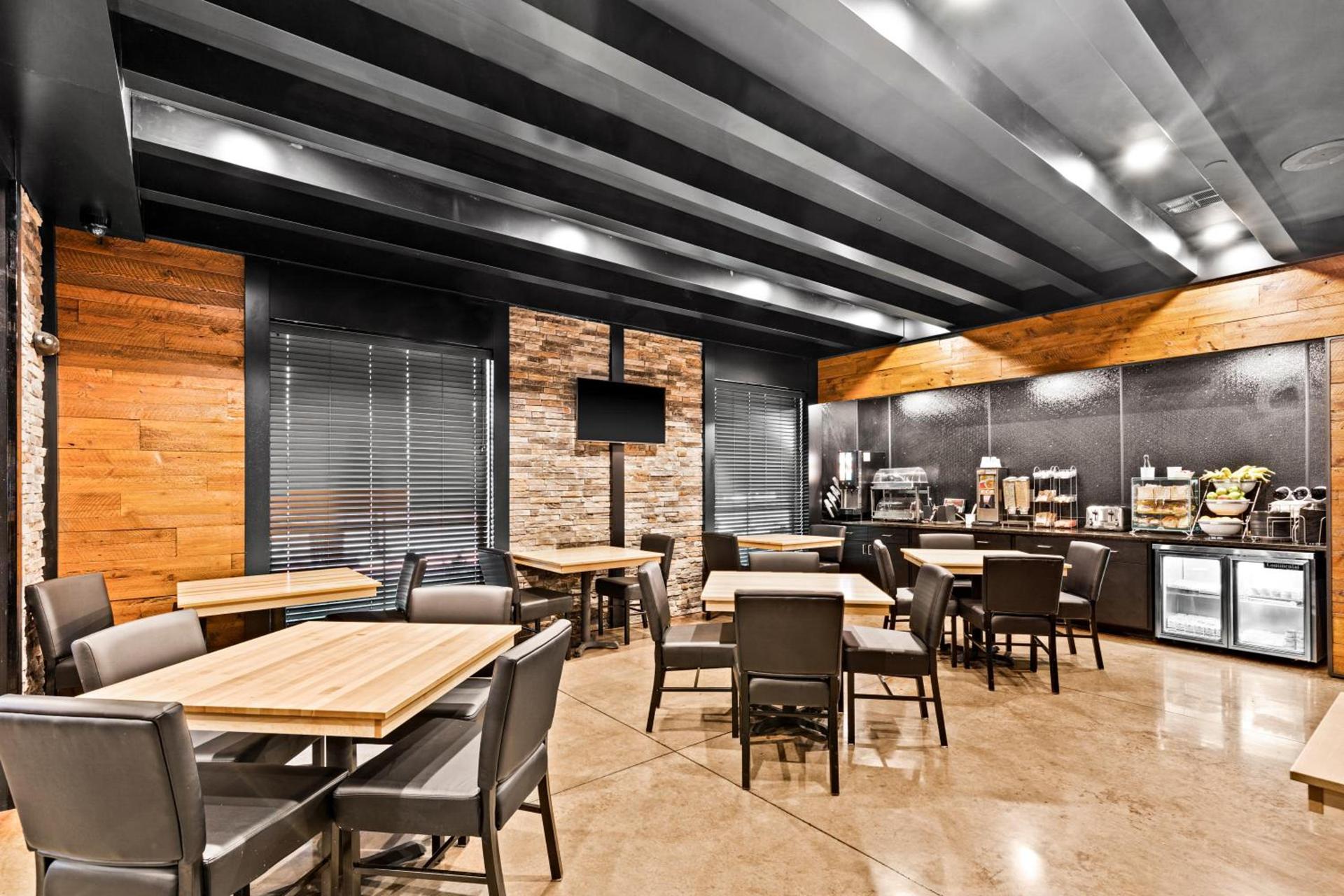 Cobblestone Hotel & Suites - Superior Duluth photo 11