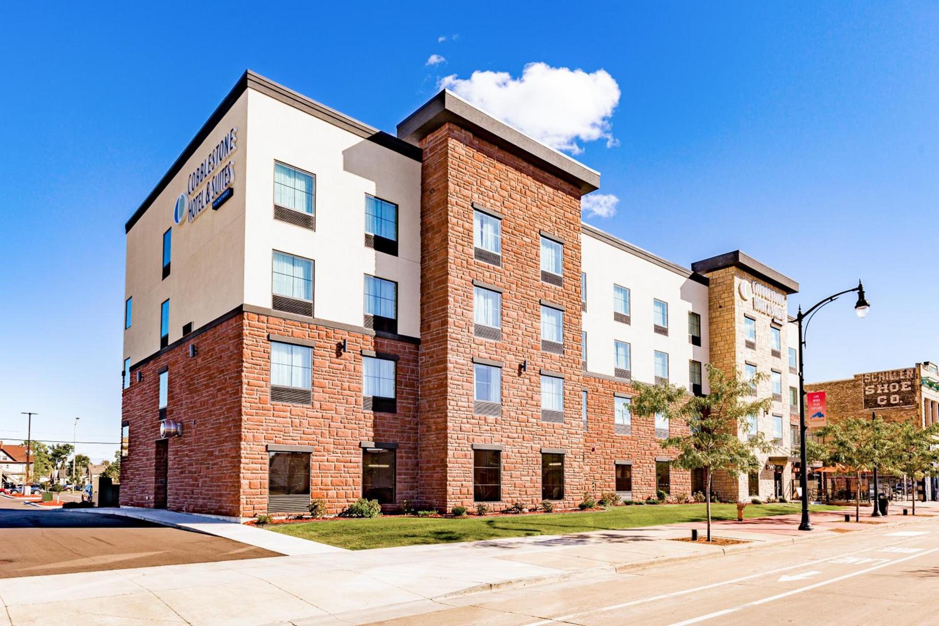 Cobblestone Hotel & Suites - Superior Duluth photo 2