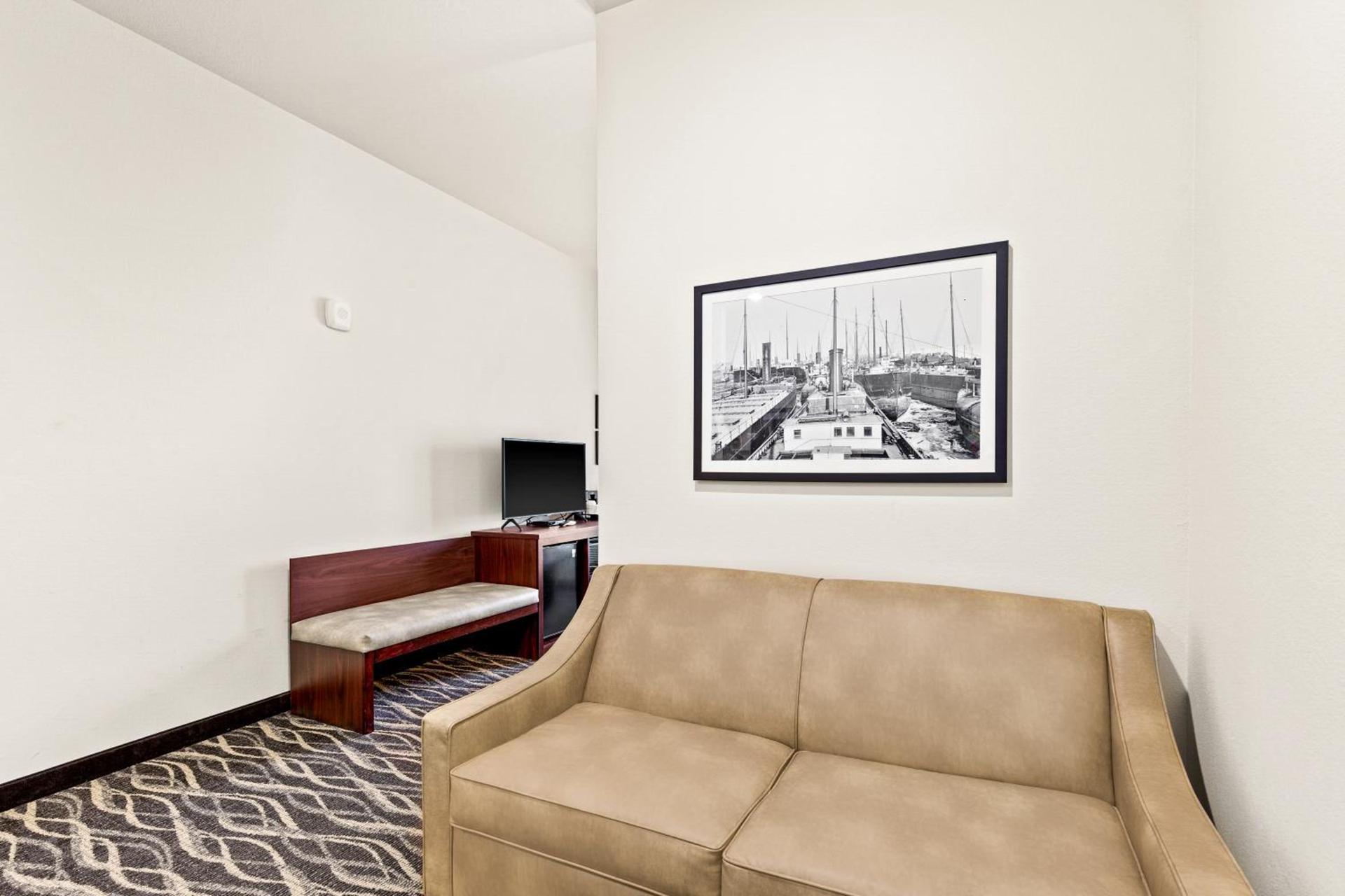 Cobblestone Hotel & Suites - Superior Duluth photo 44