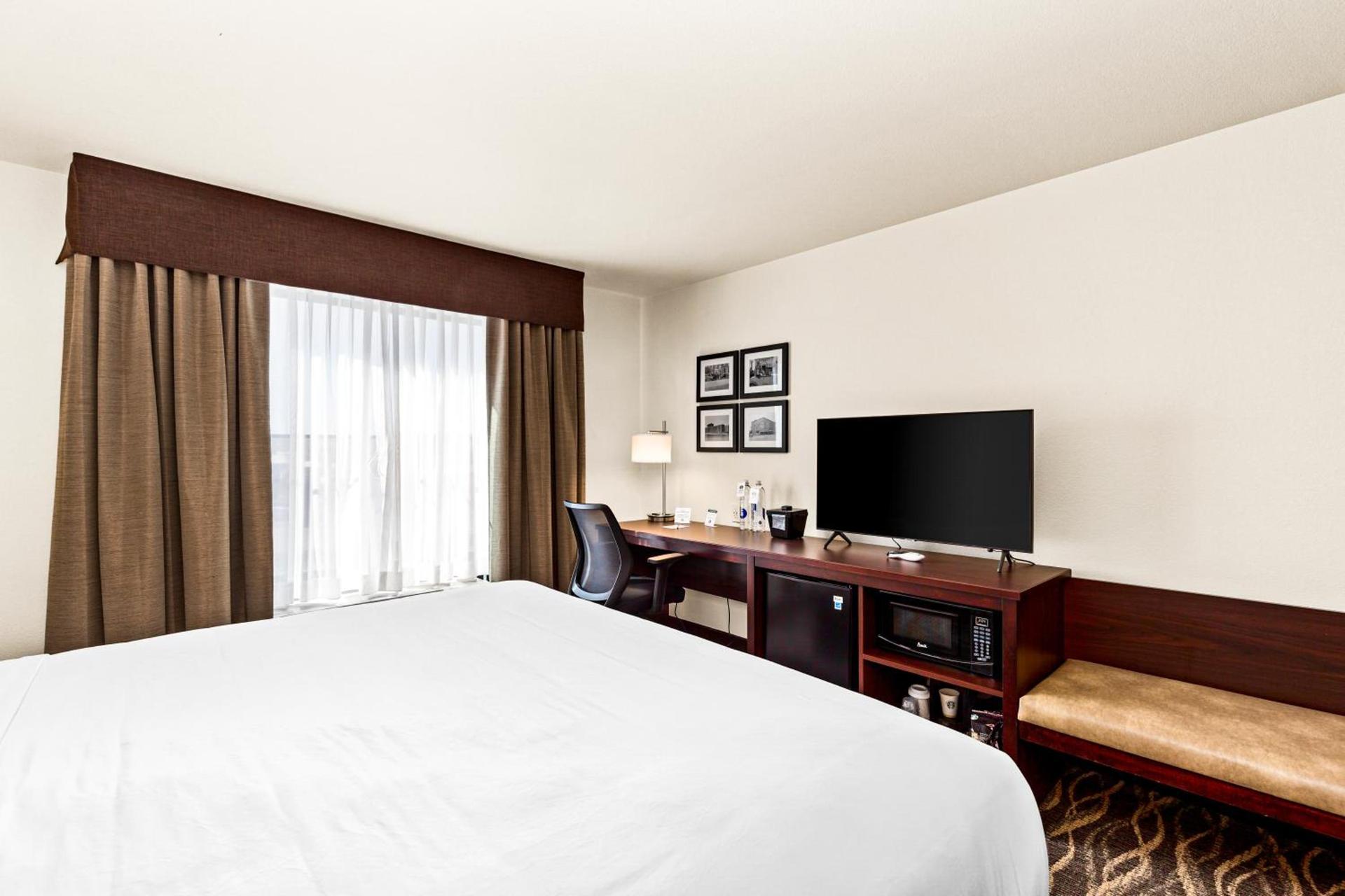 Cobblestone Hotel & Suites - Superior Duluth photo 54